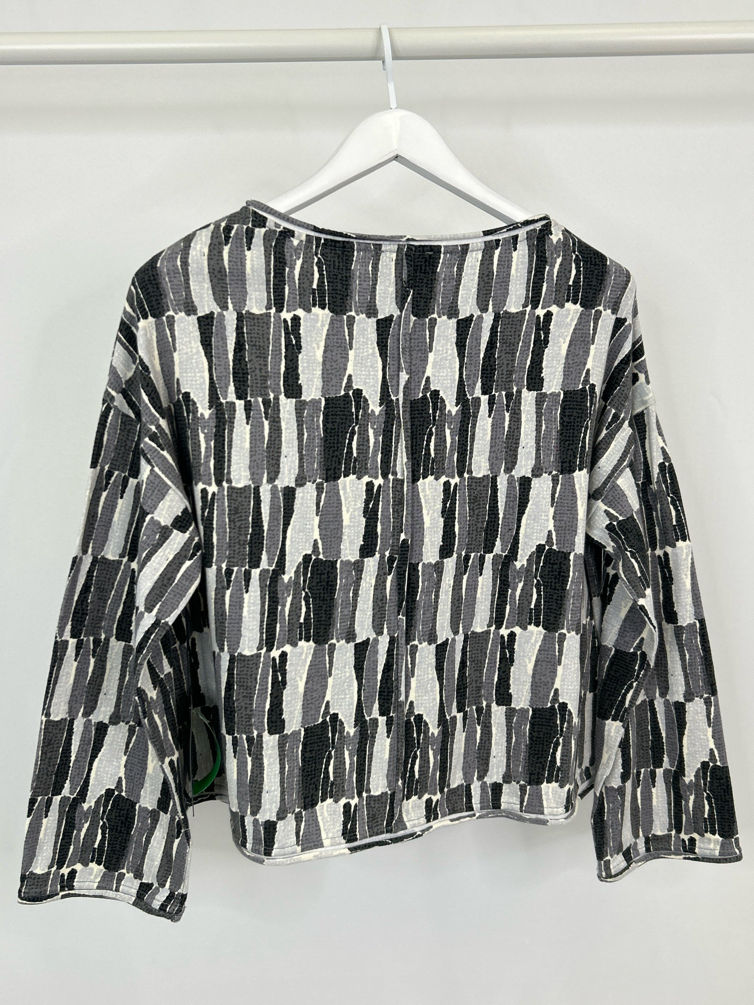 OLIVIA BY HABITAT CLOTHES Size S Gray Print Women Pullover NWT