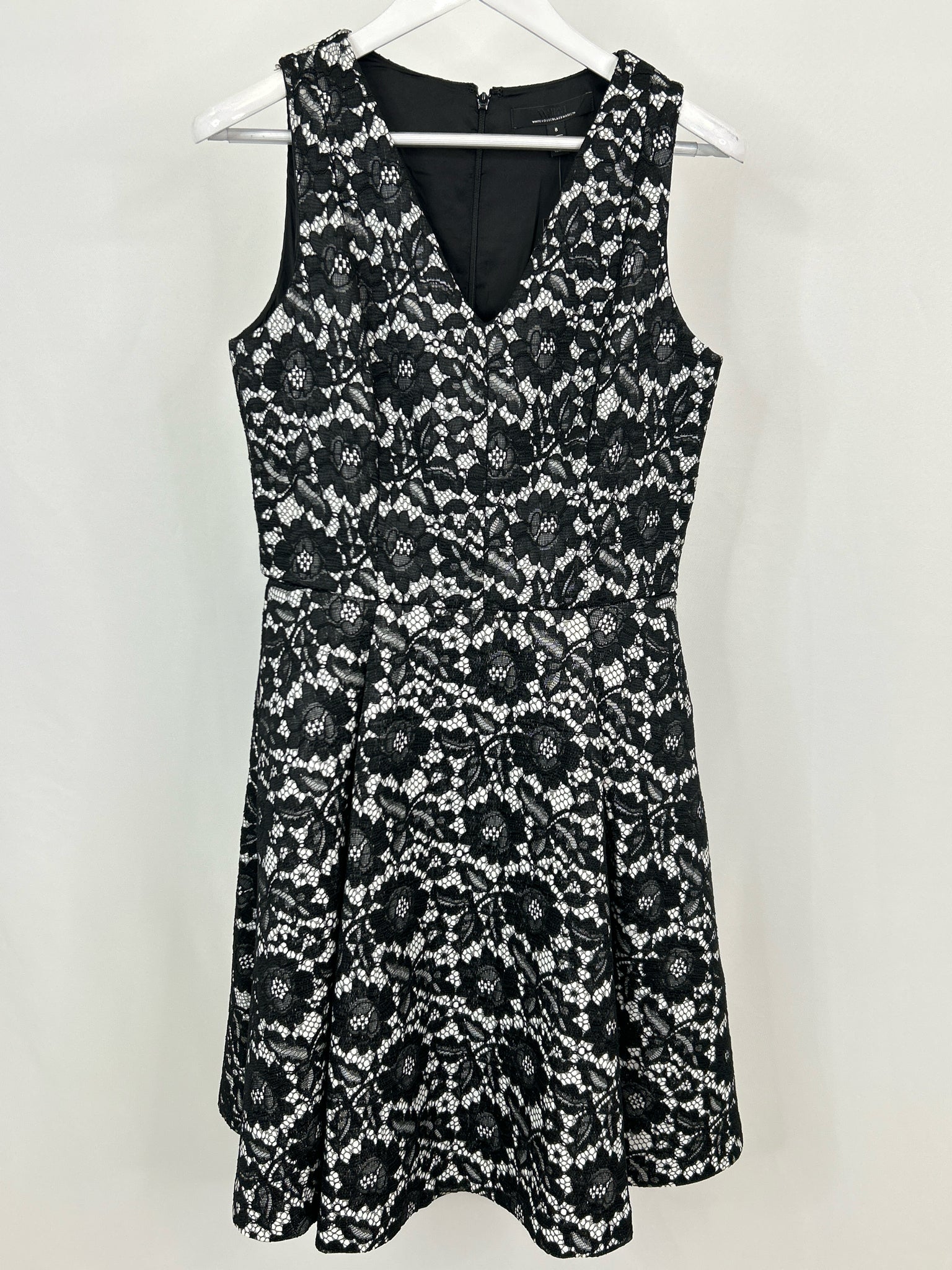 White House Black Market Size 8 Black & White Women Dress