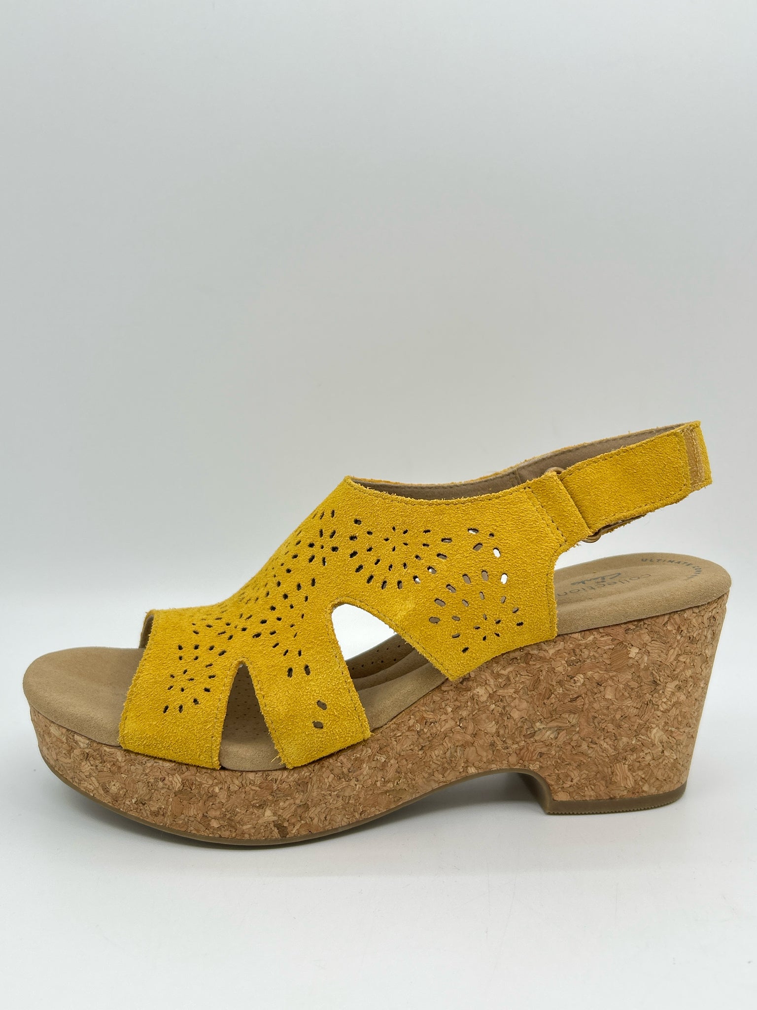 CLARKS Size 10M Yellow Women Sandal