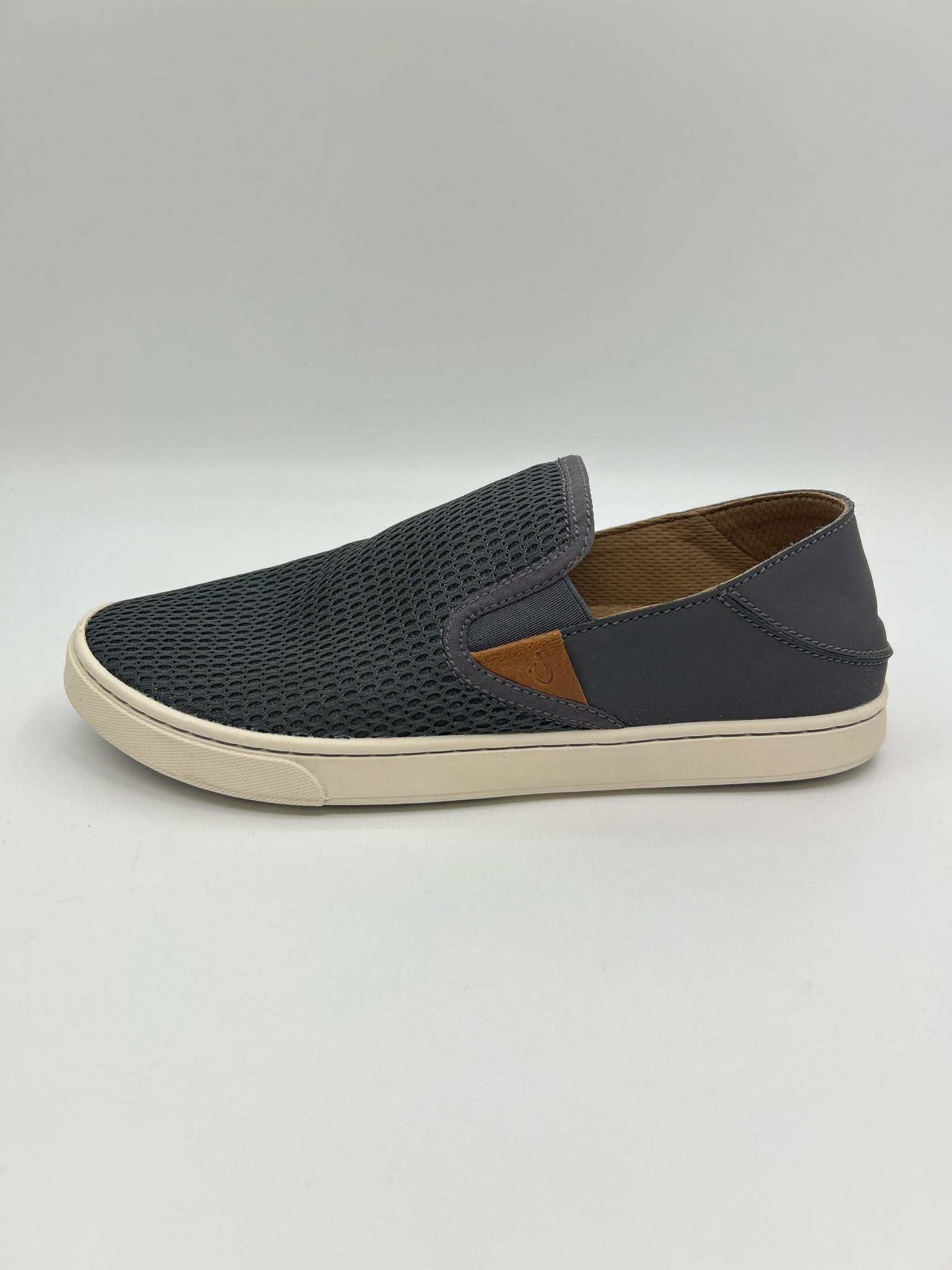 OLUKAI Size 8.5 Grey Women Sneakers