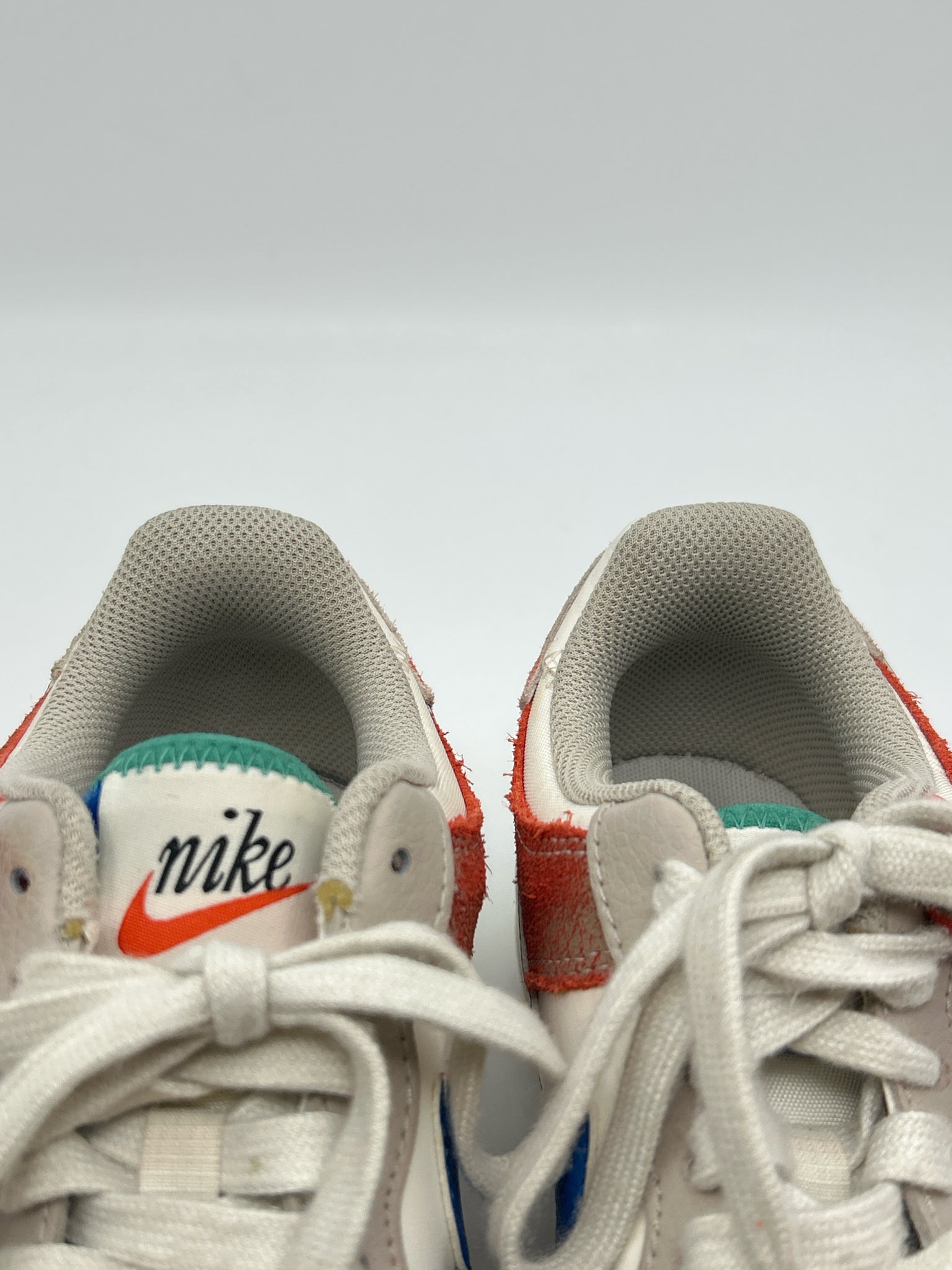 NIKE Size 7 Multi-Color Women Sneakers