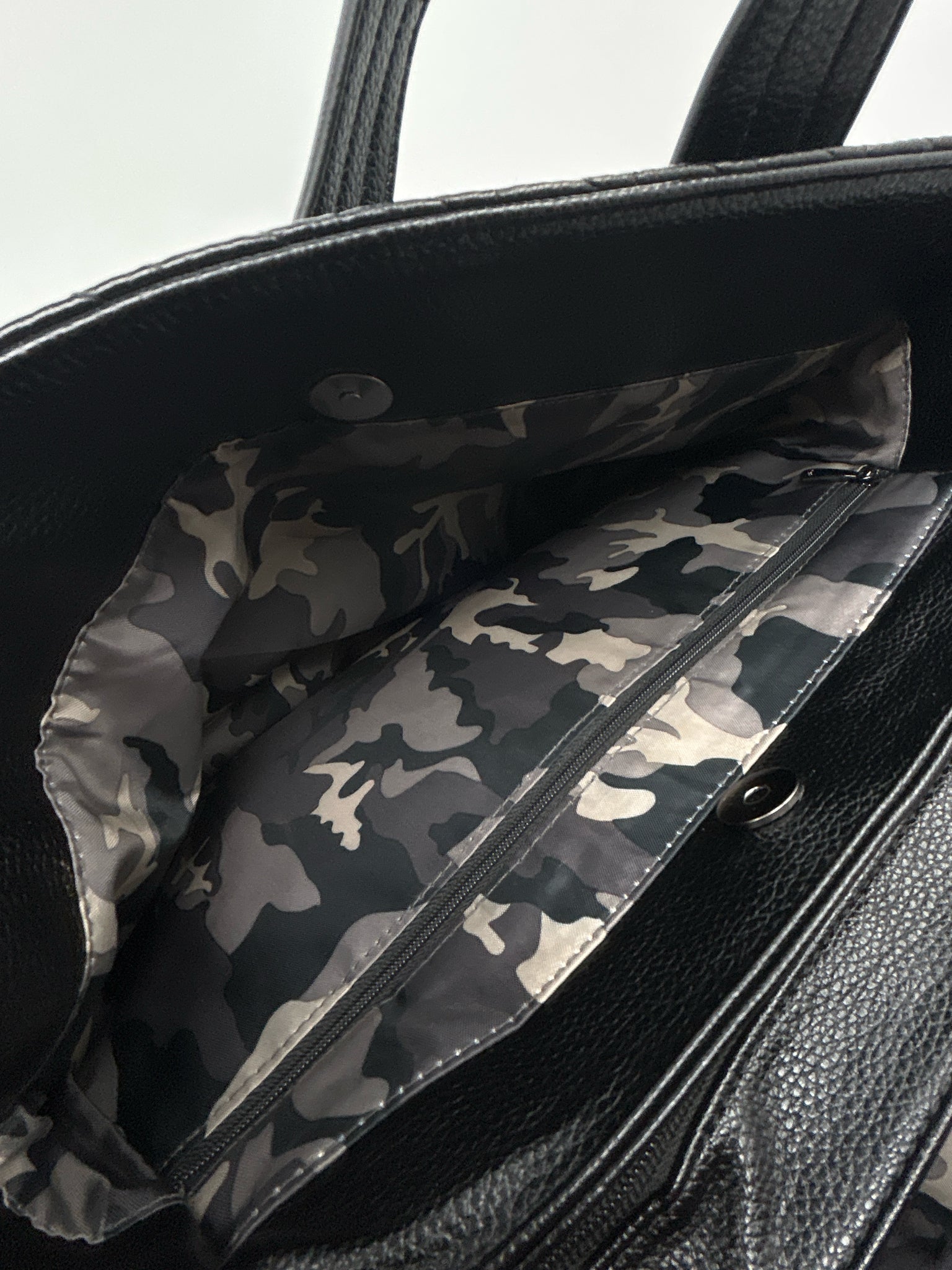 LUG Black Women Tote