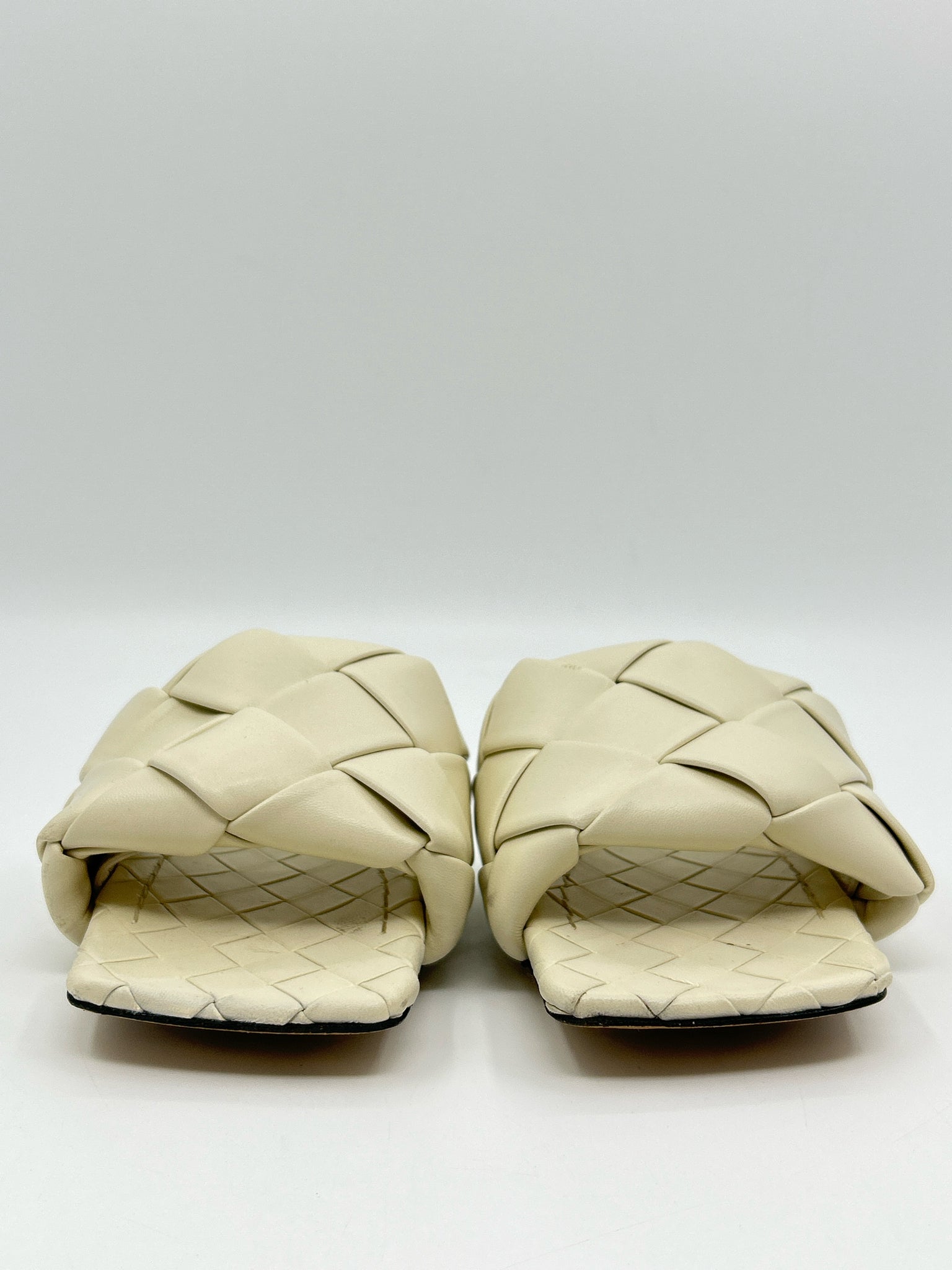 BOTTEGA VENETA Size 36/6 Cream Women Sandal