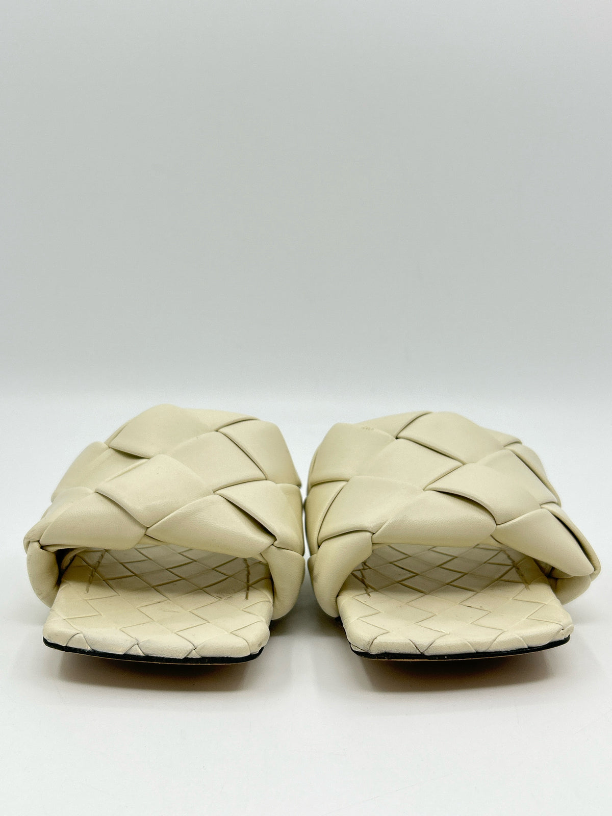 BOTTEGA VENETA Size 36/6 Cream Women Sandal