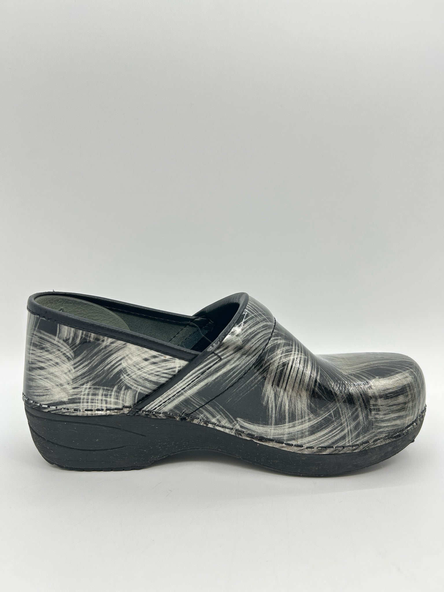 DANSKO Size 39 Black Print Women Clogs