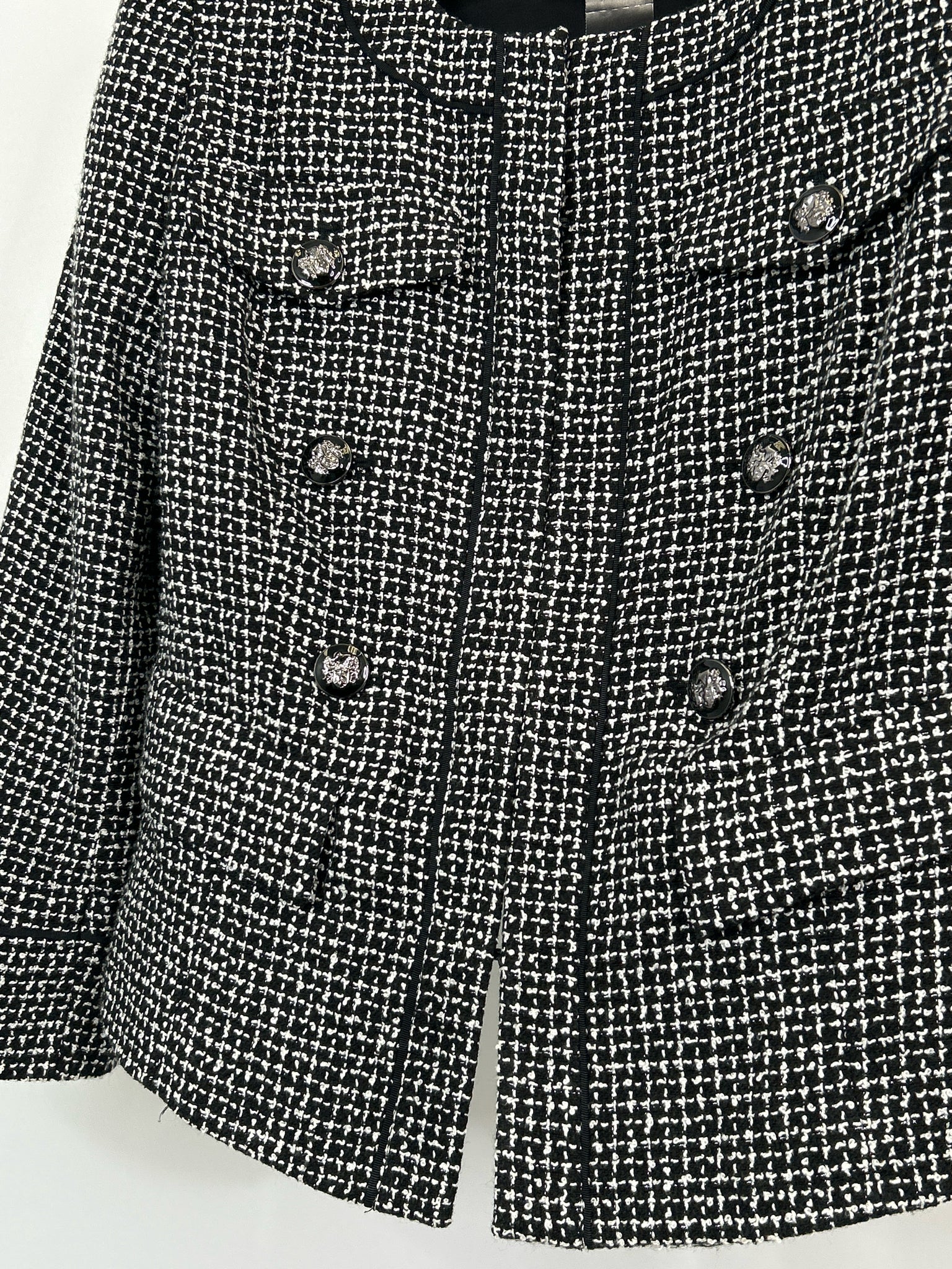 White House Black Market Size 6 Black & White Women Jacket