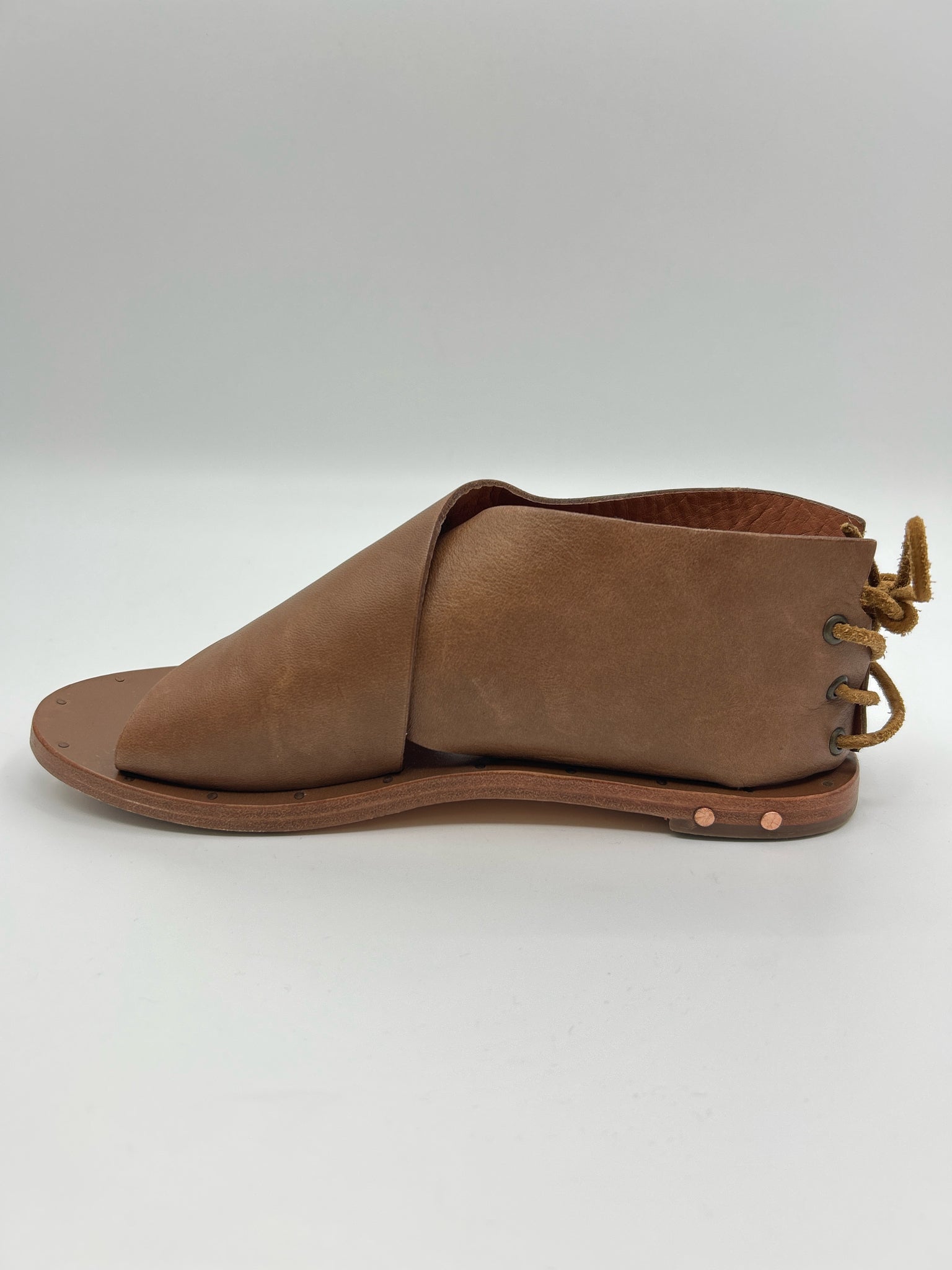 BEEK Size 7 Brown Women Sandal