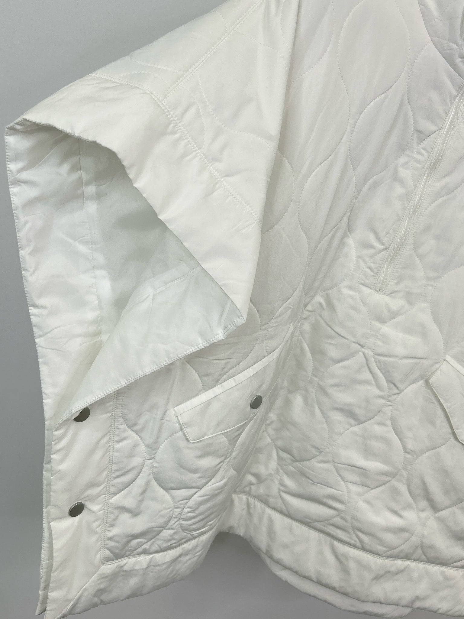 ELLISON Size M White Women Poncho