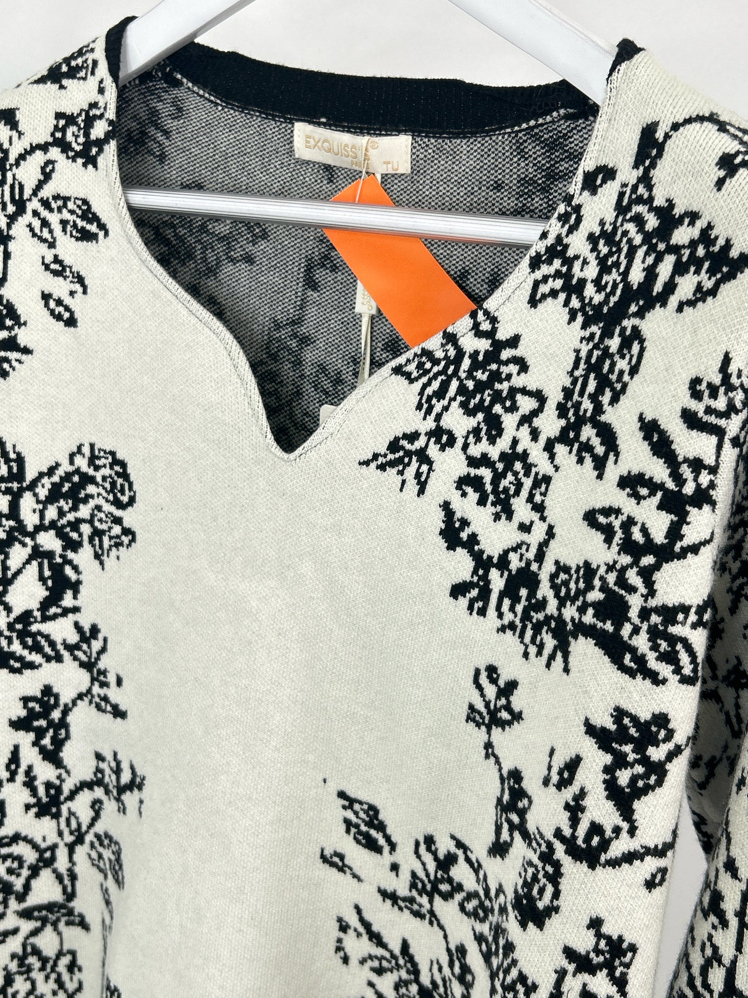 EXQUISS'S PARIS Size S/M White & Black Women 2-Piece w/Pants NWT