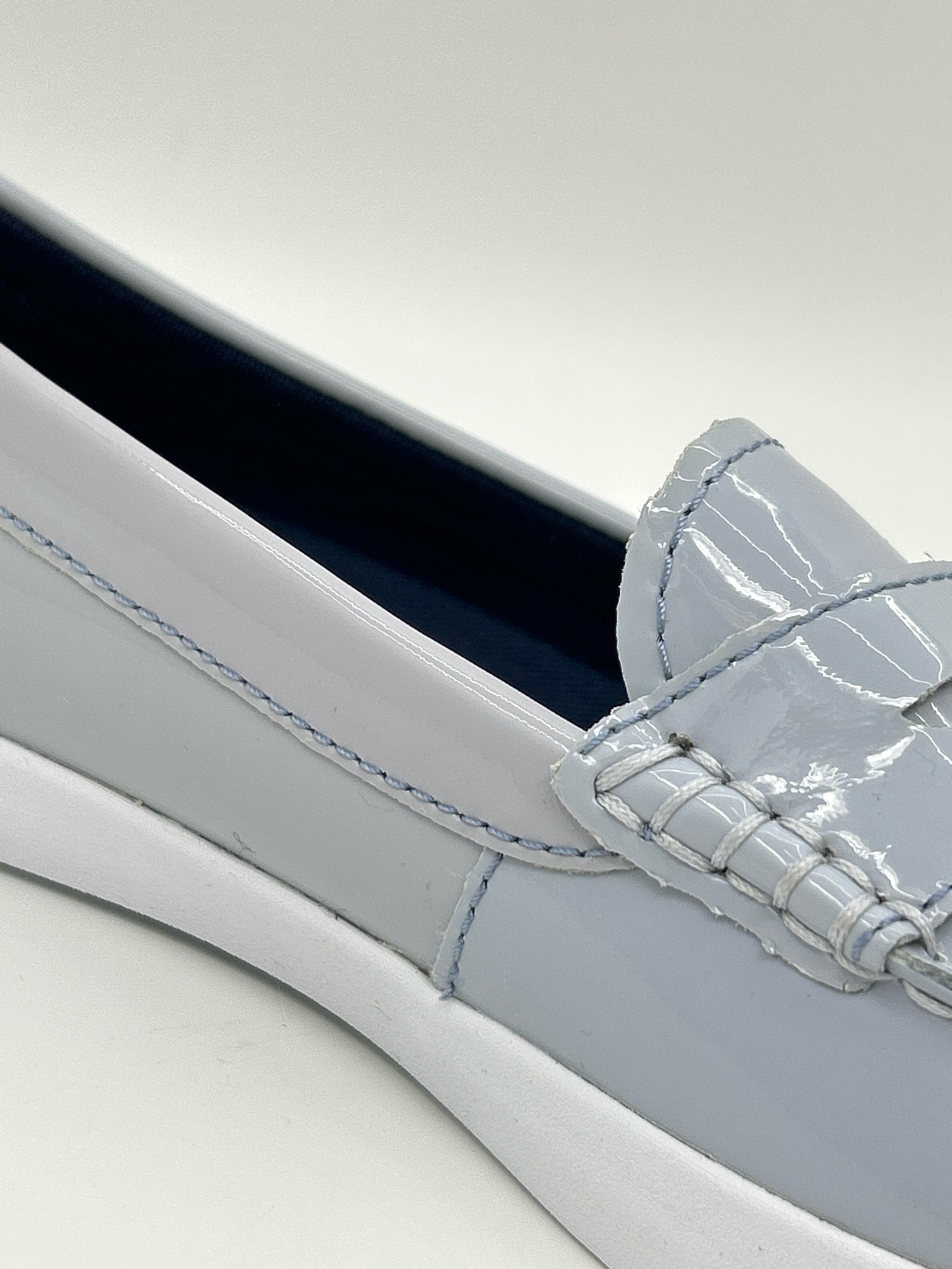 COLE HAAN Size 8.5B Grey and white Women Loafer
