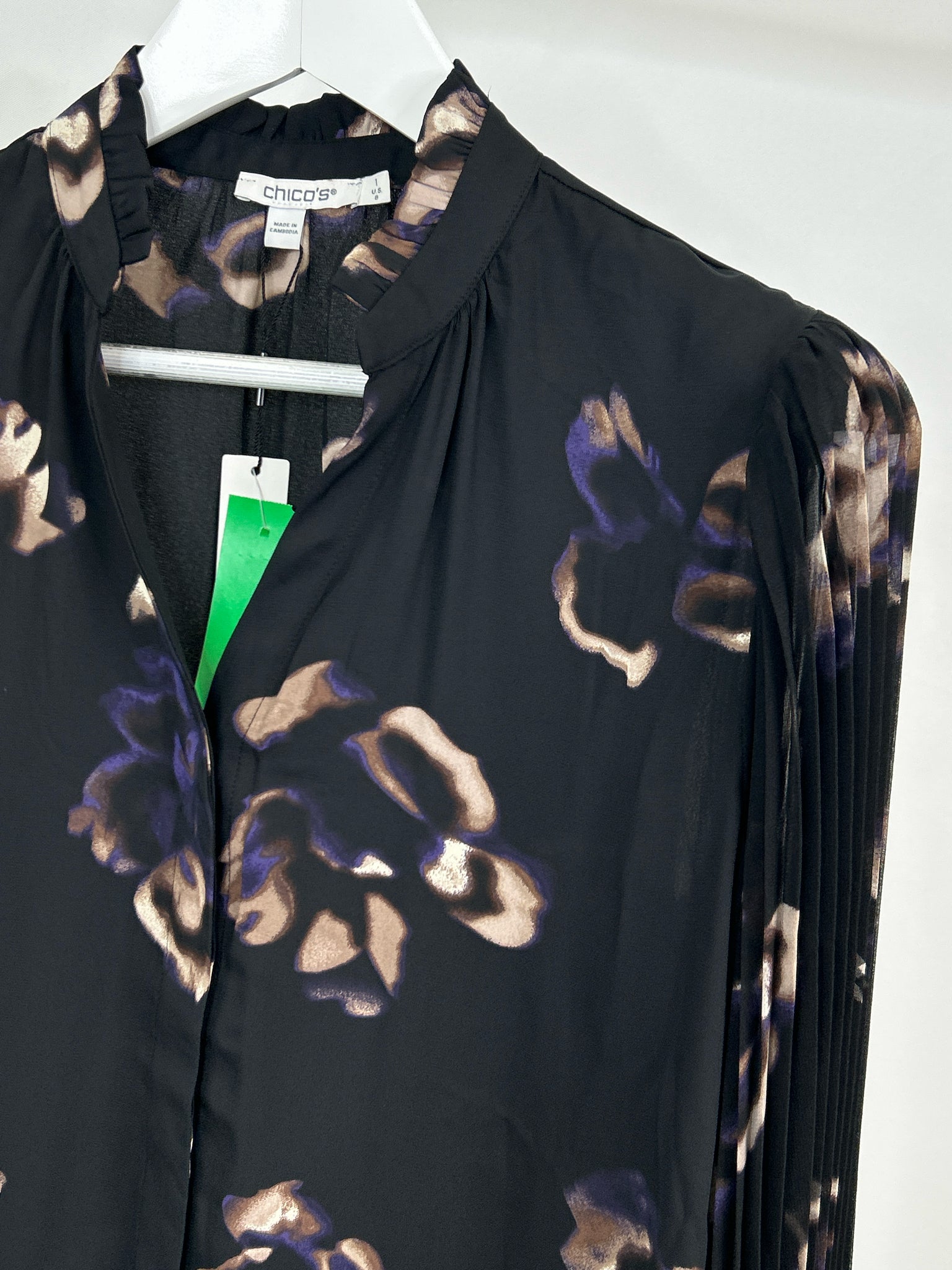 CHICO'S Size 8 Black Floral Women Blouse