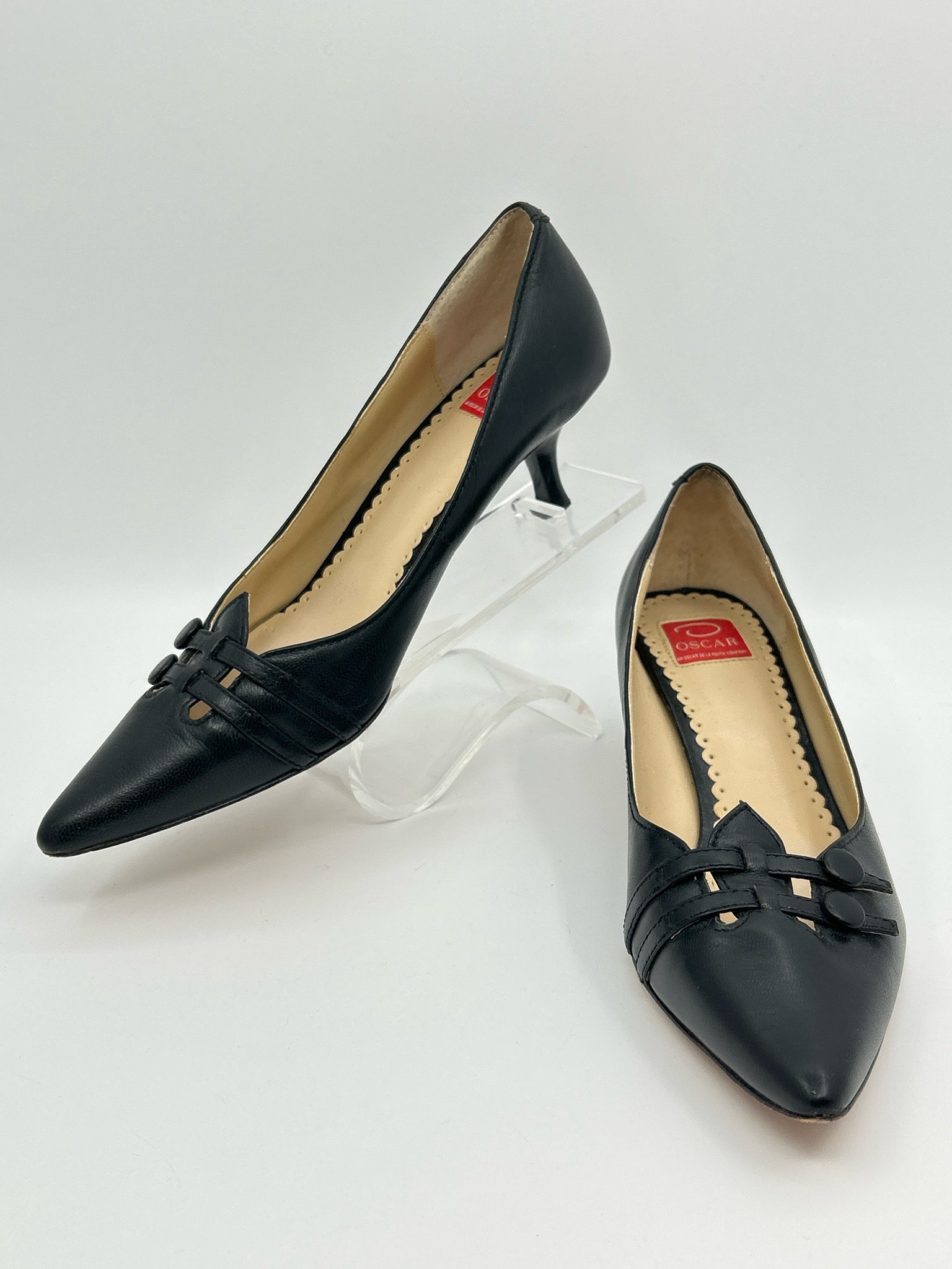 OSCAR DE LA RENTA Size 7M Black Women Pumps