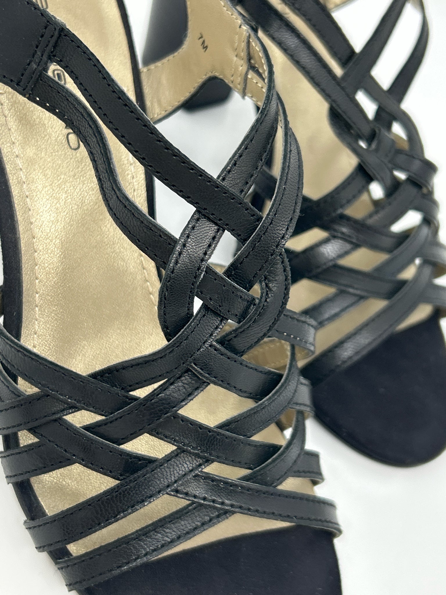 BANDOLINO Size 7M Black Women Sandal