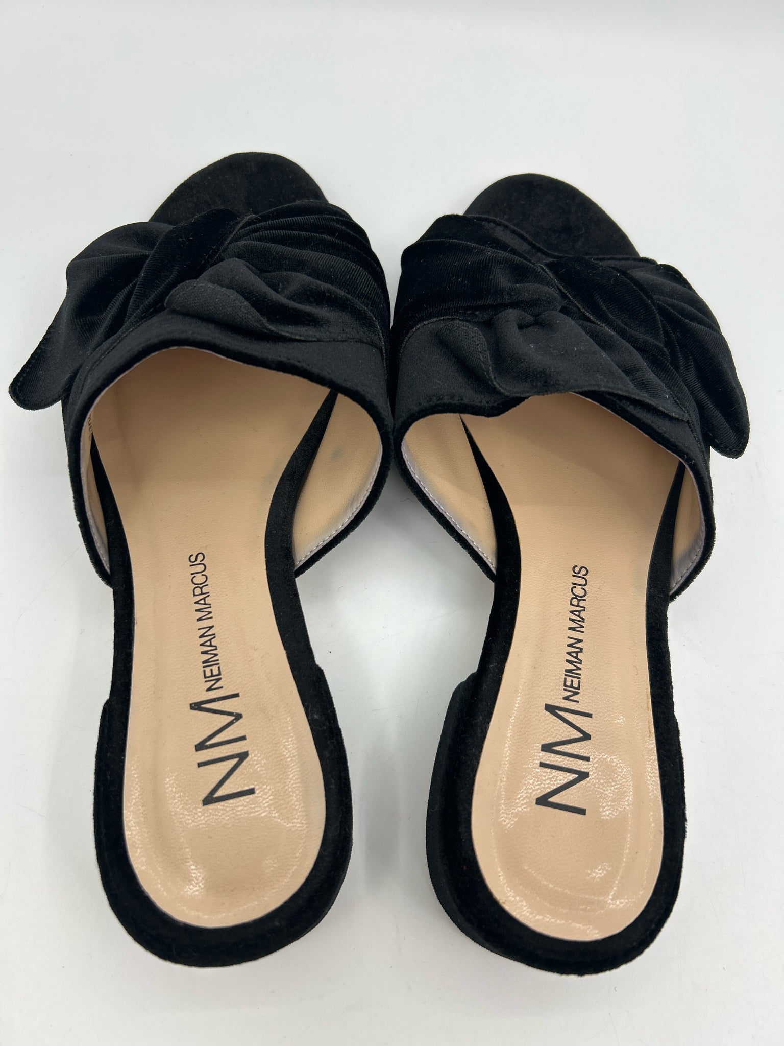 NEIMAN MARCUS Size 8M Black Women Sandal