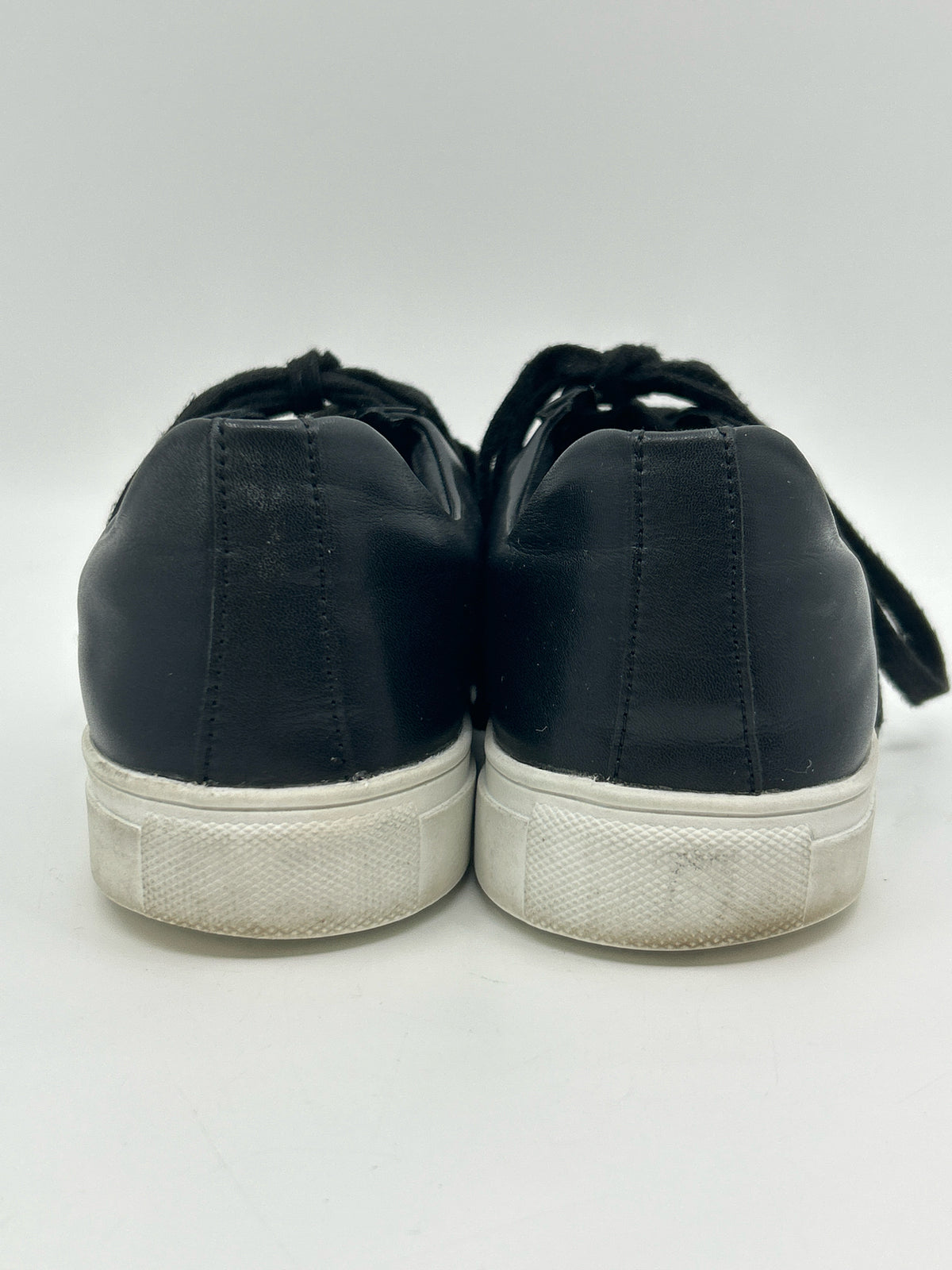 Vaila Size 9 Black Women Sneakers