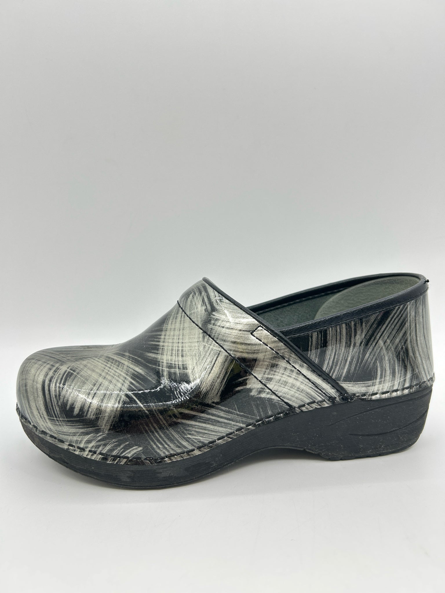 DANSKO Size 39 Black Print Women Clogs