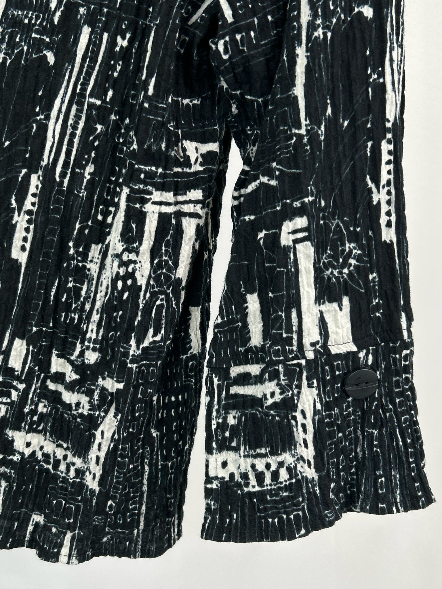 HABITAT Size M Black and White Women Shirt