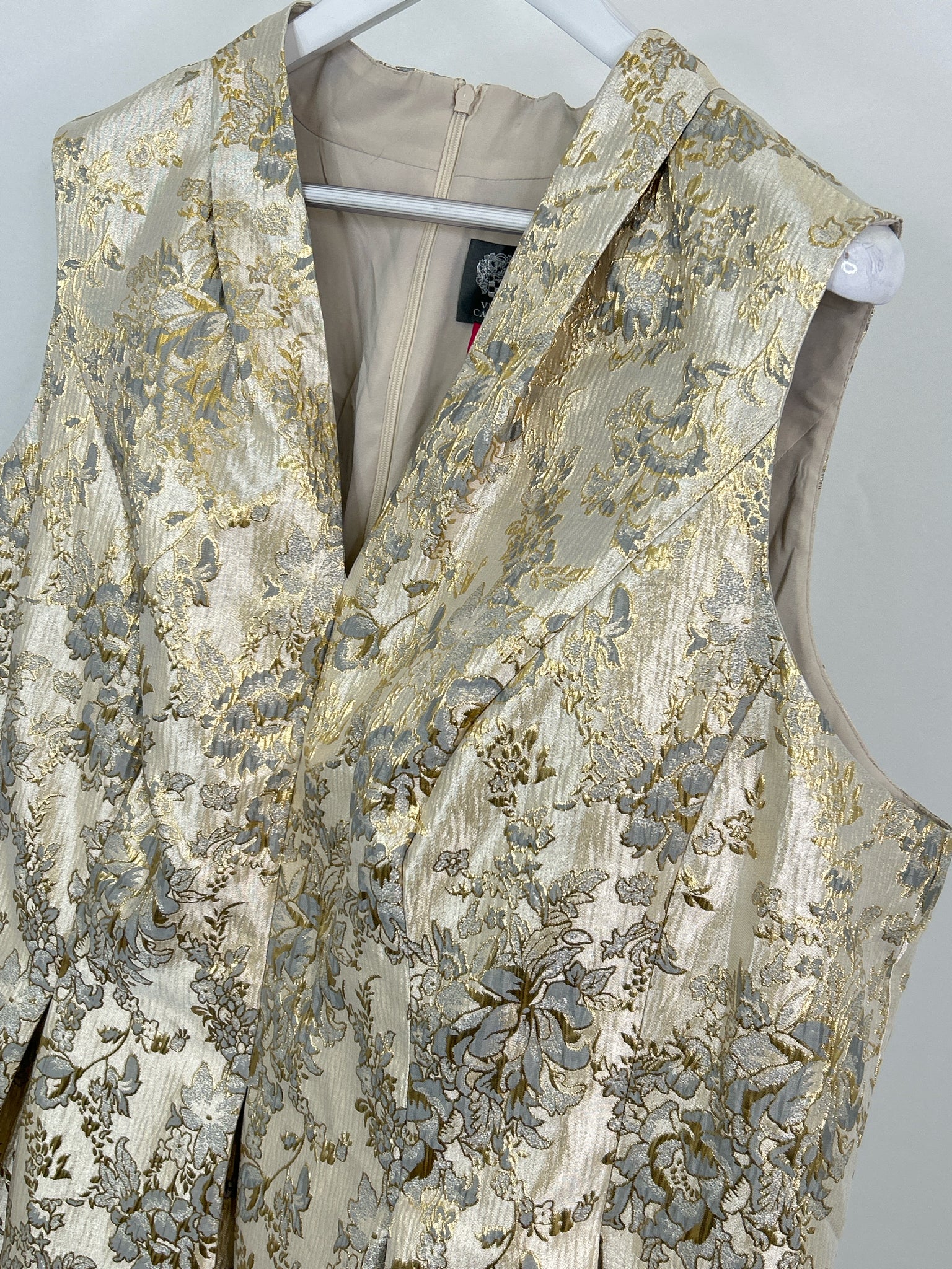 VINCE CAMUTO Size 24W BEIGE AND GOLD Women Dress