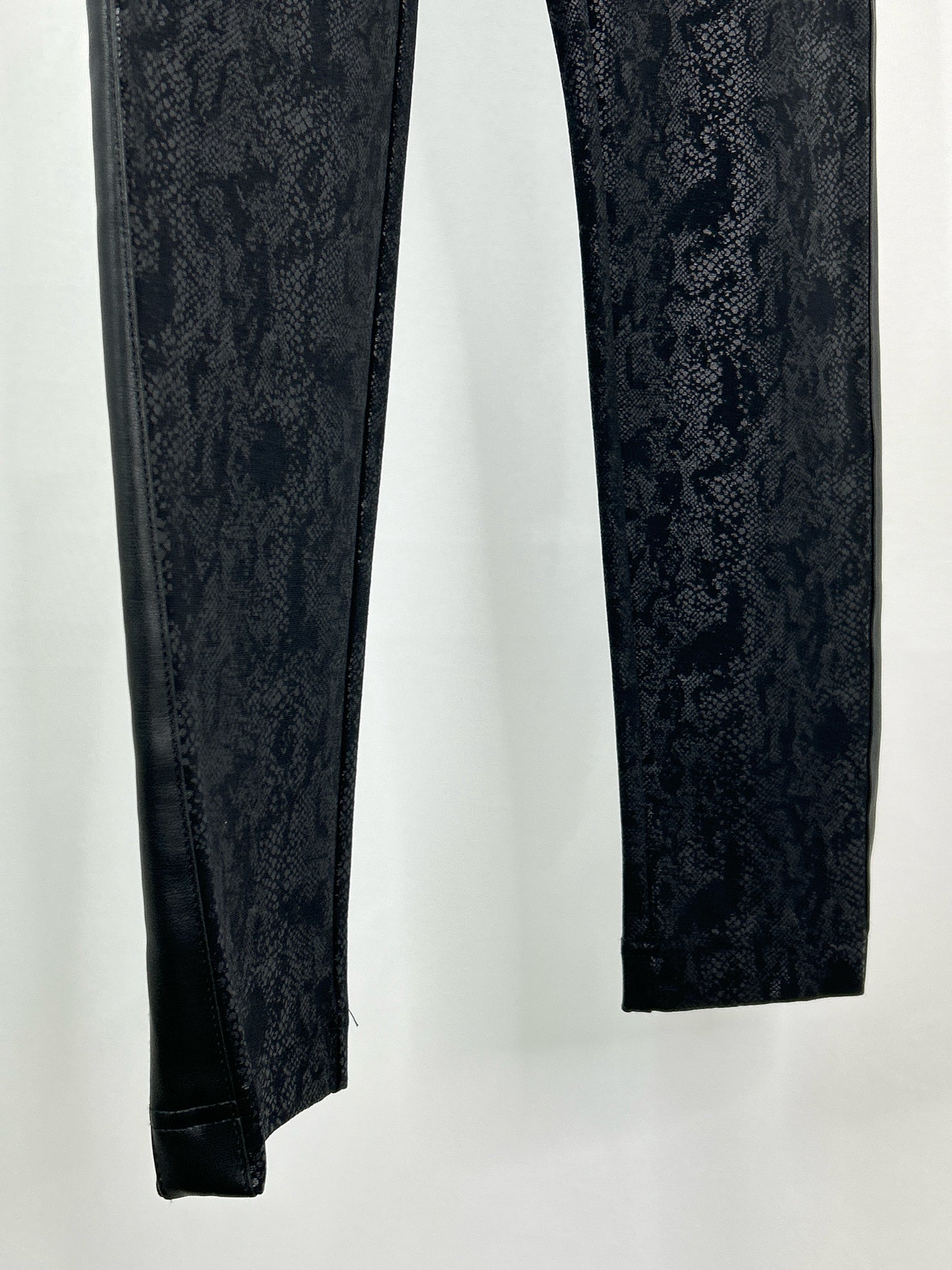 KARL LAGERFELD Size S Black Print Women Legging NWT