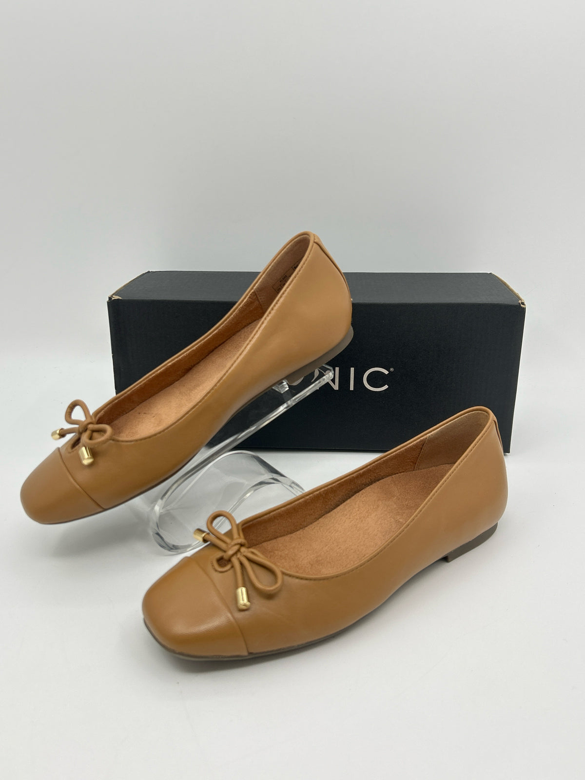 VIONIC Size 6.5 Brown Women Flats