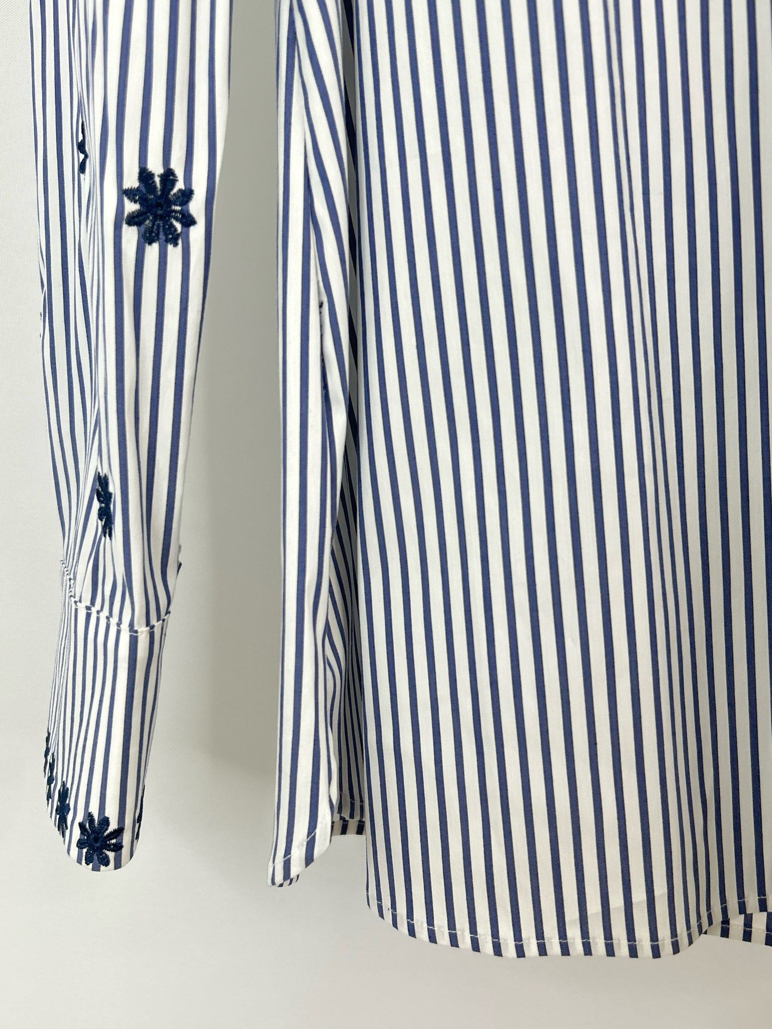 CHICO'S Size 8 NAVY AND WHITE Women Shirt
