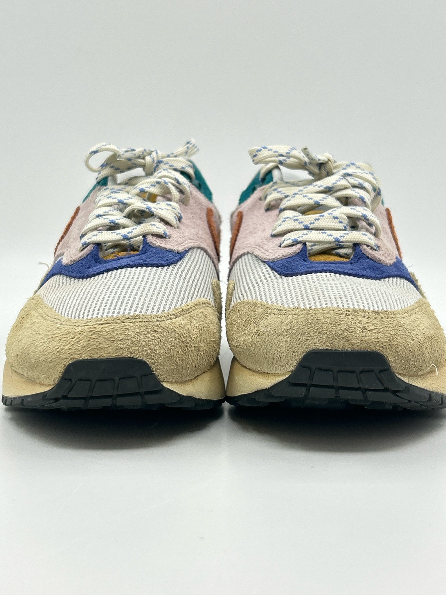 NIKE Size 8 Multi-Color Women Sneakers