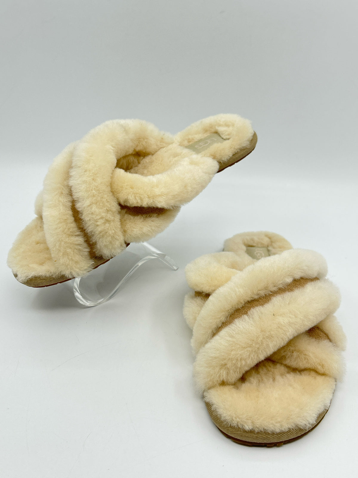 UGG NWOB Size 9 Cream Women Shoes
