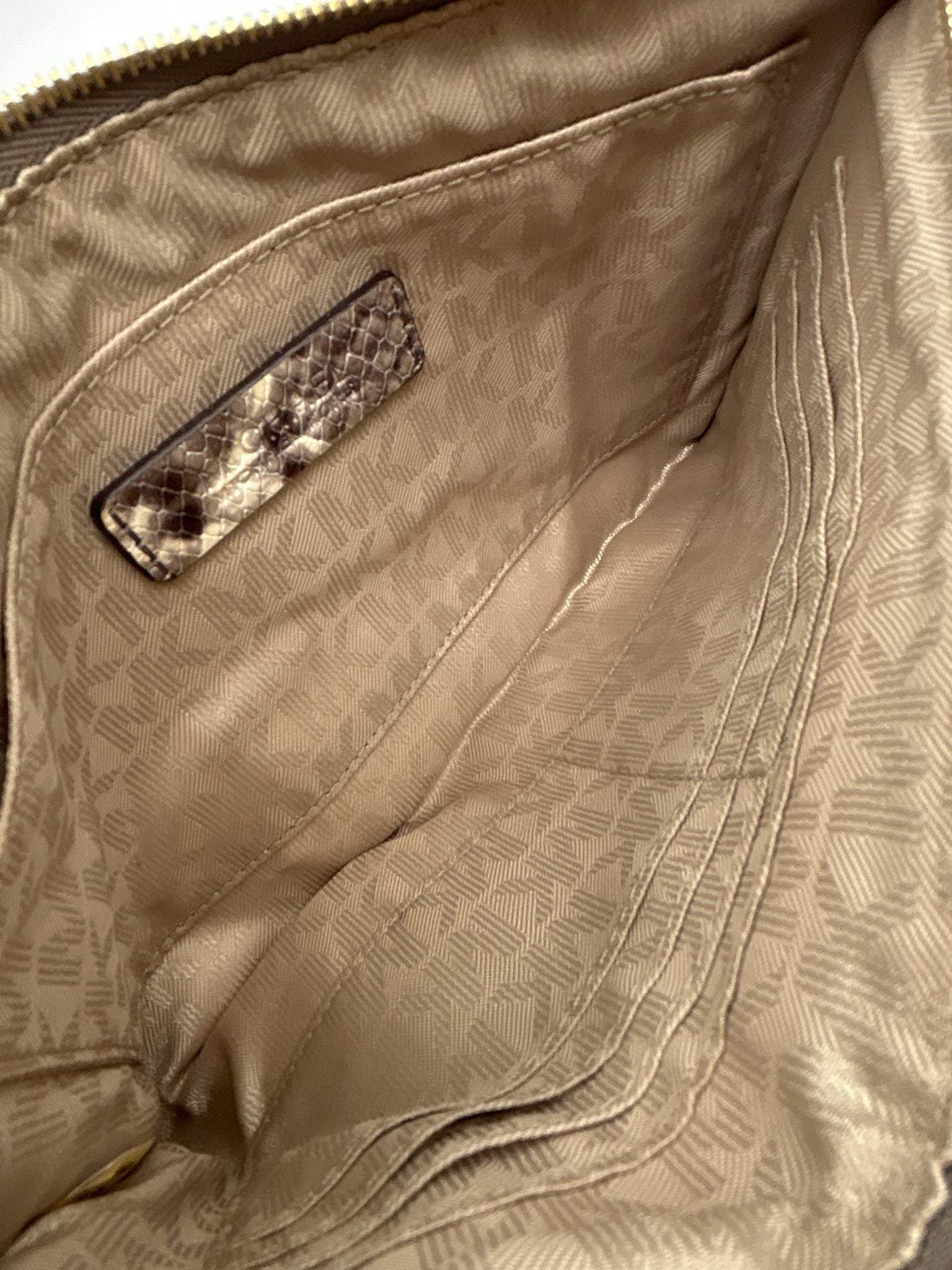 MICHAEL MICHAEL KORS Animal Print Women Wristlet