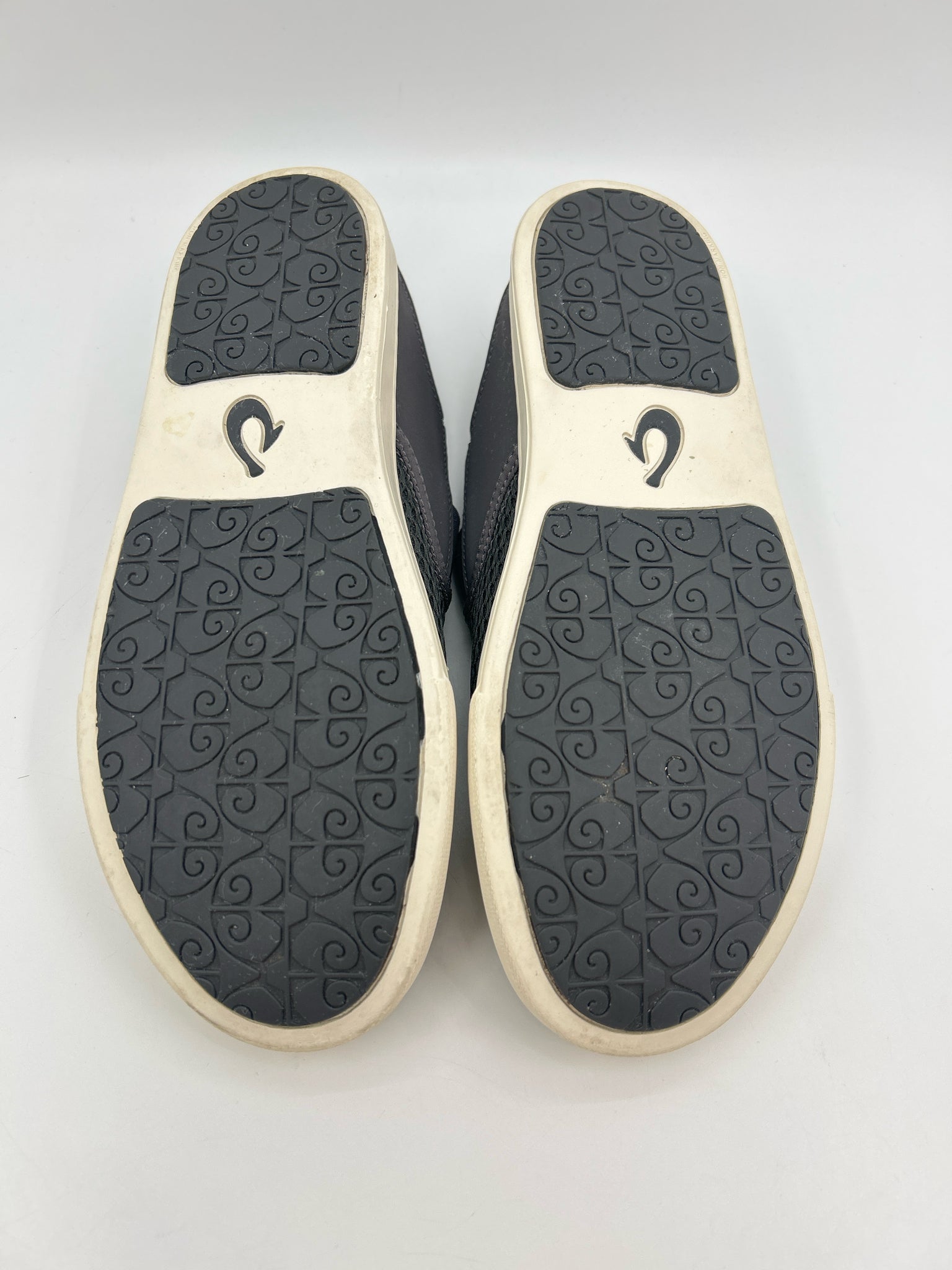 OLUKAI Size 8.5 Grey Women Sneakers