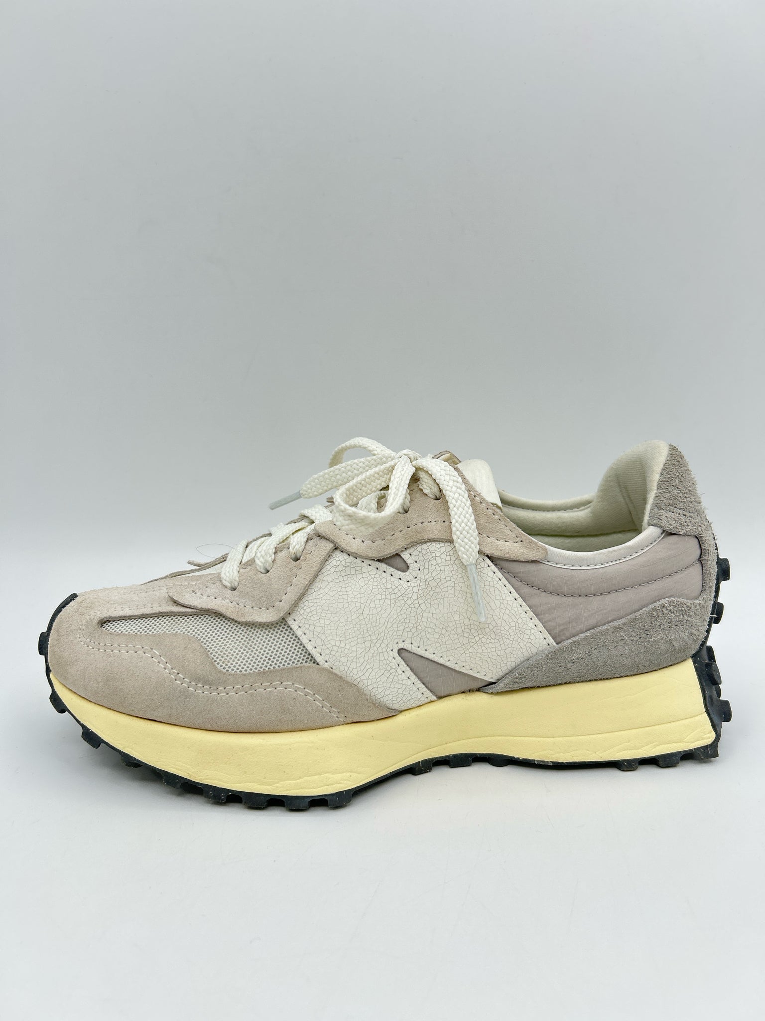 NEW BALANCE Size 7M Grey and white Women Sneakers