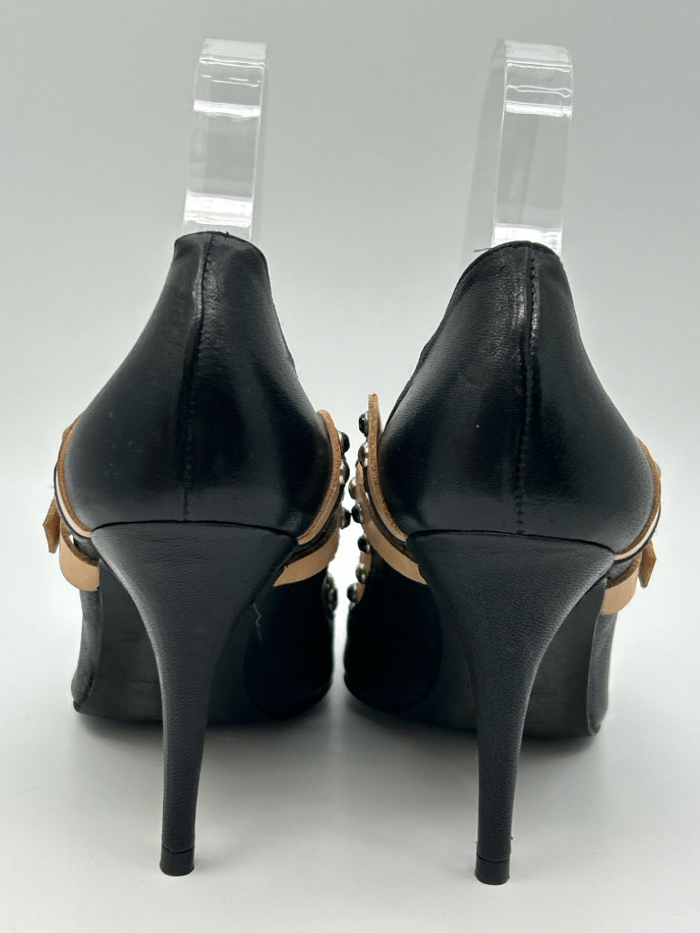 FREE PEOPLE Size 7 BLACK AND BEIGE Women's Pumps