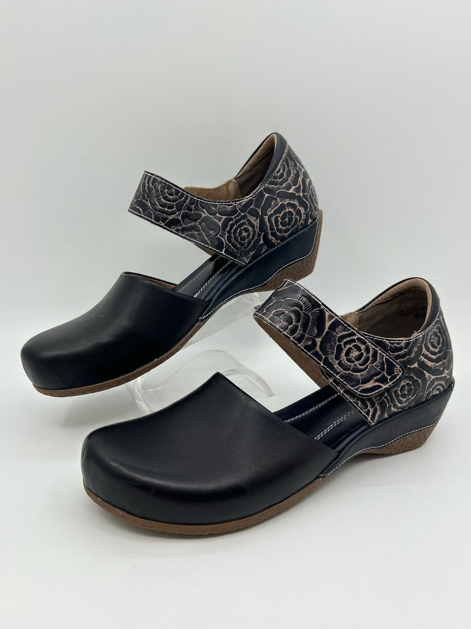 L'ARTISTE Size 9.5/10 BLACK AND TAUPE Women Shoes