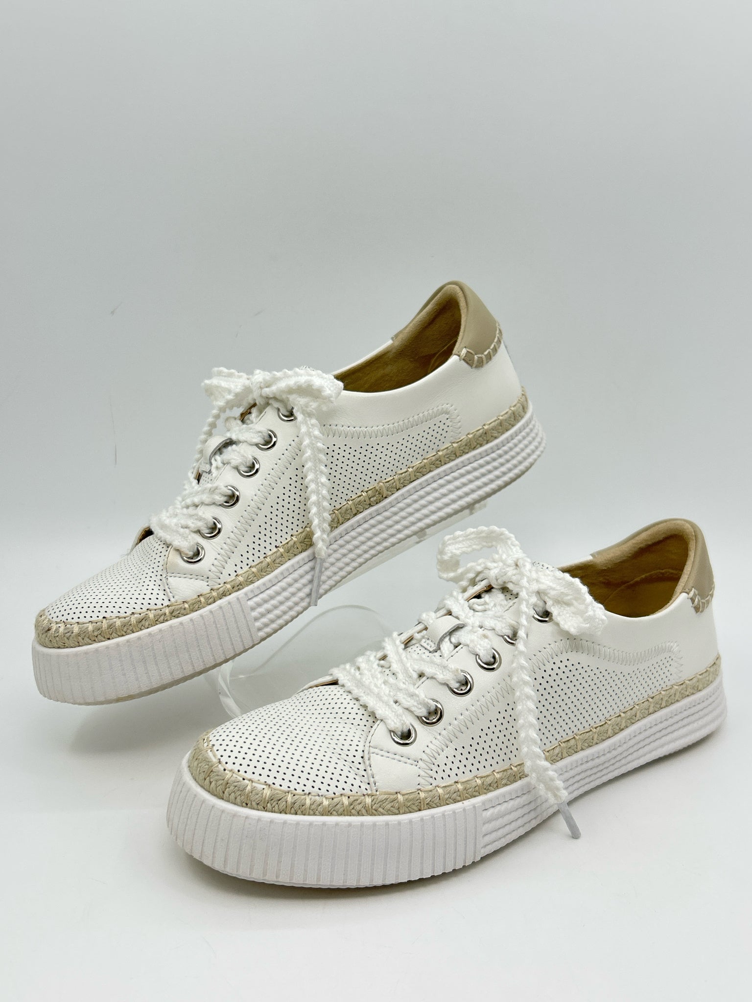 VANELI Size 7N White Women Sneakers
