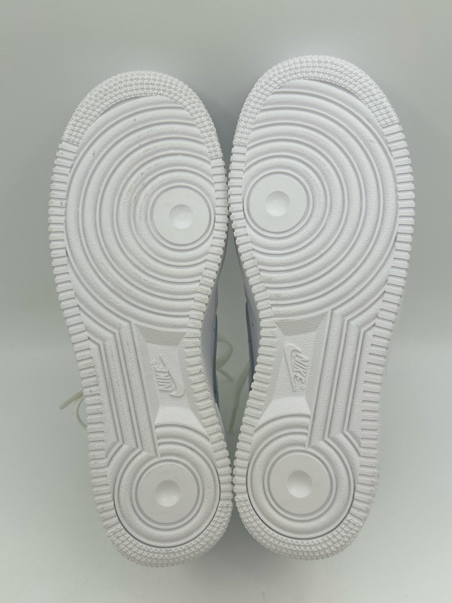 NIKE Size 8.5 White Women Sneakers