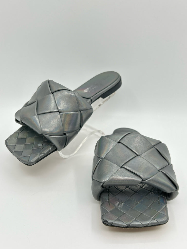 BOTTEGA VENETA Size 38 METALLIC SILVER Women's Sandal
