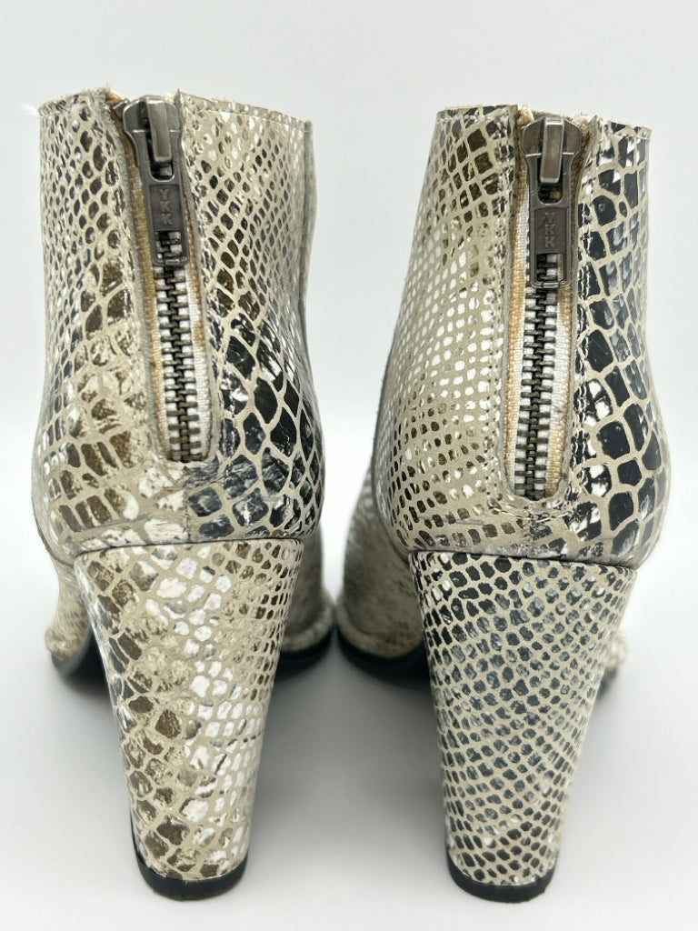 DIBA TRUE Size 6.5 White & Black Women Booties