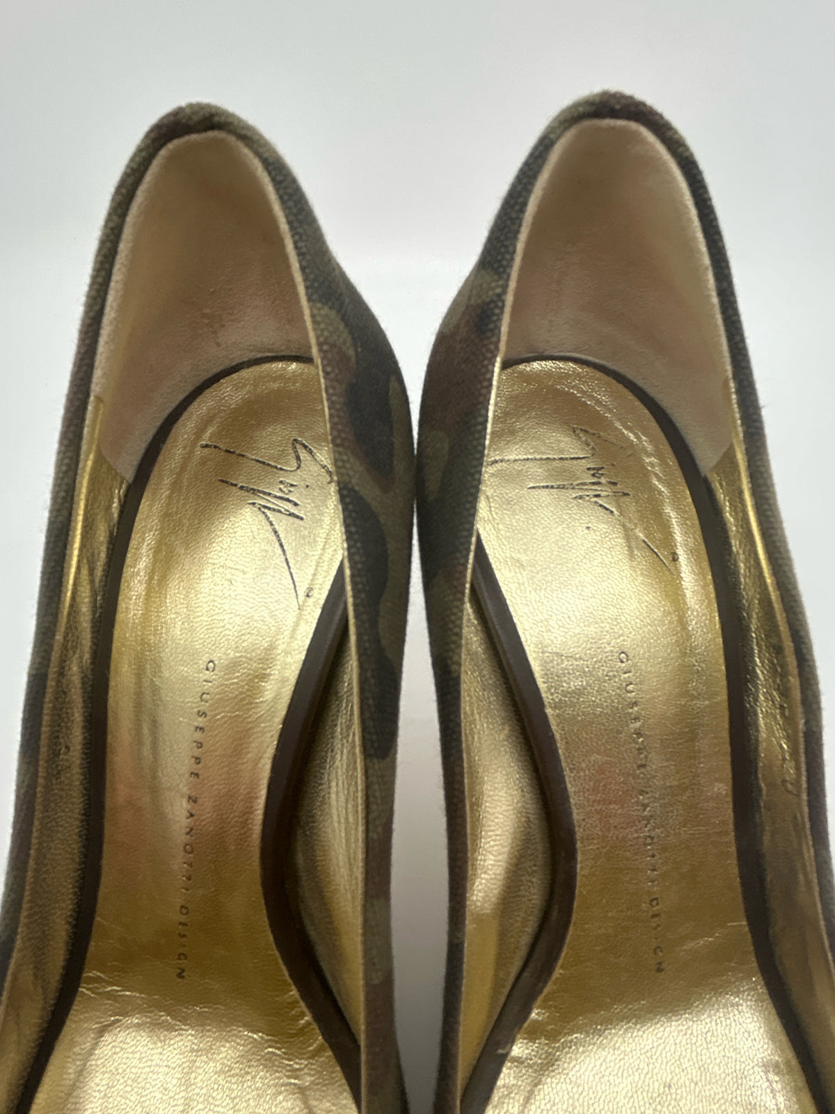 GIUSEPPE ZANOTTI Size 39 CAMO Women Pumps
