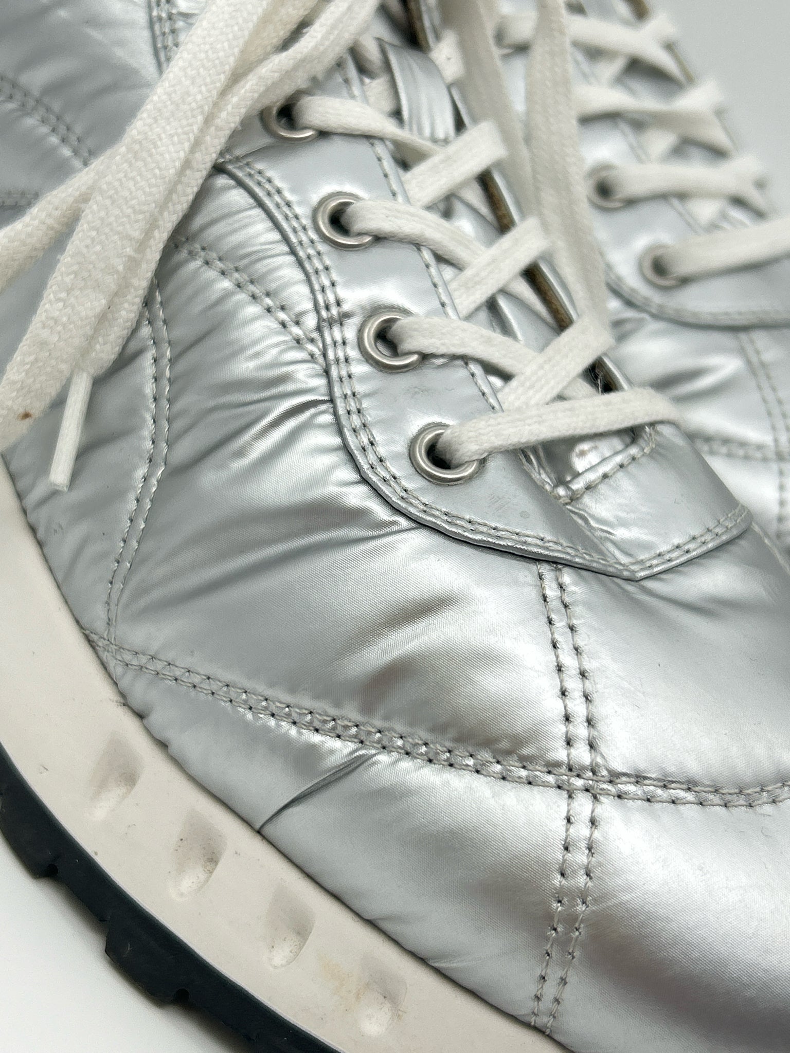 BLONDO Size 9.5M METALLIC Women Sneakers