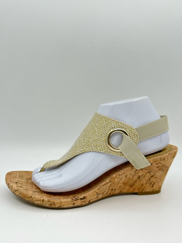 WHITE MOUNTAIN Size 10M Gold Sandal