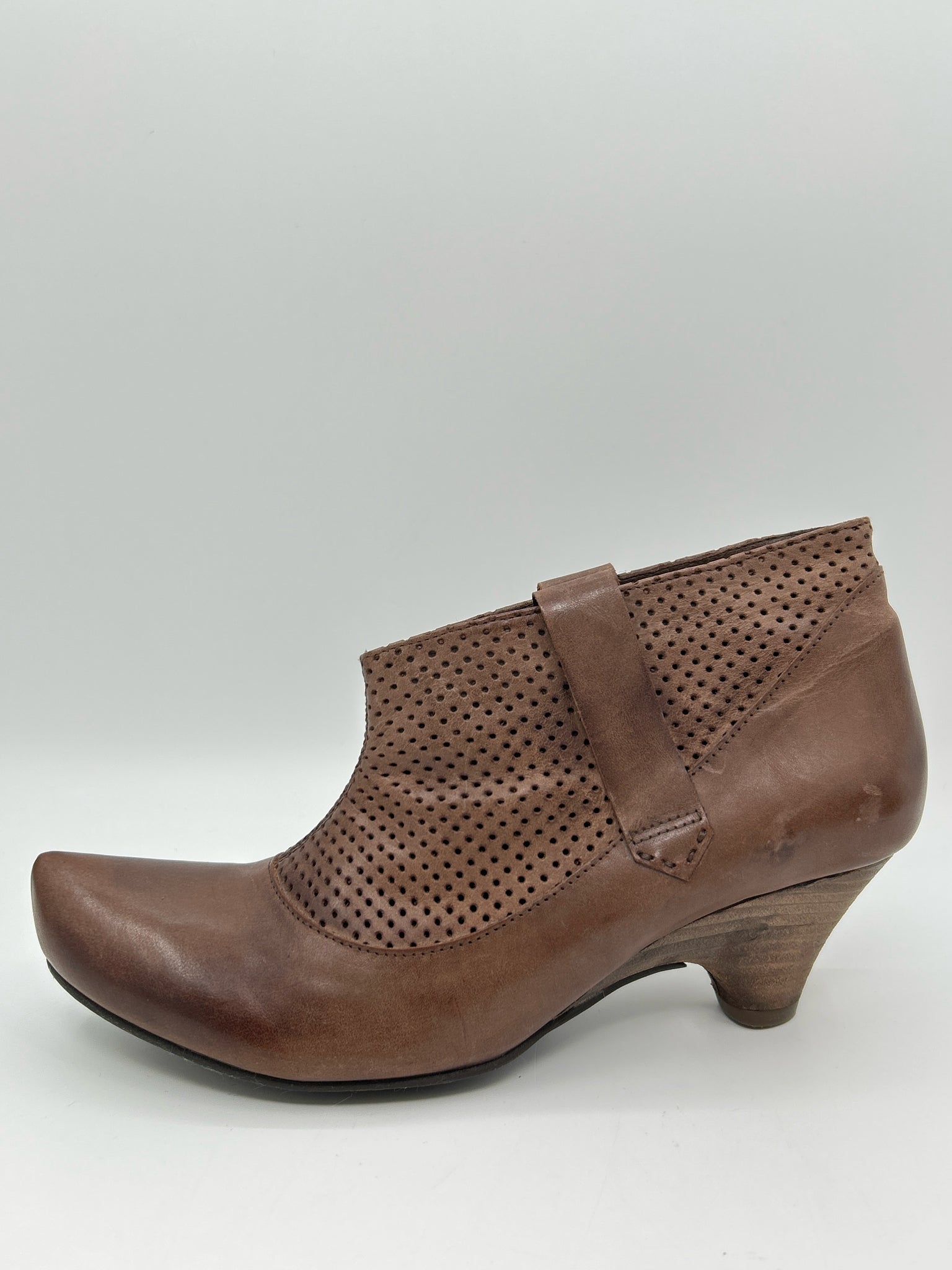 CHOCOLATE Size 10.5/11 Brown Women Booties