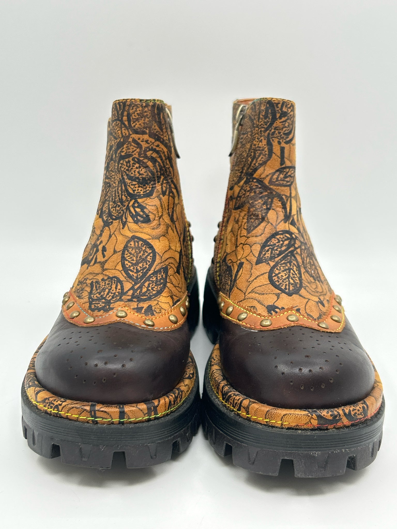 L'ARTISTE Size 38 tan & black Women Booties