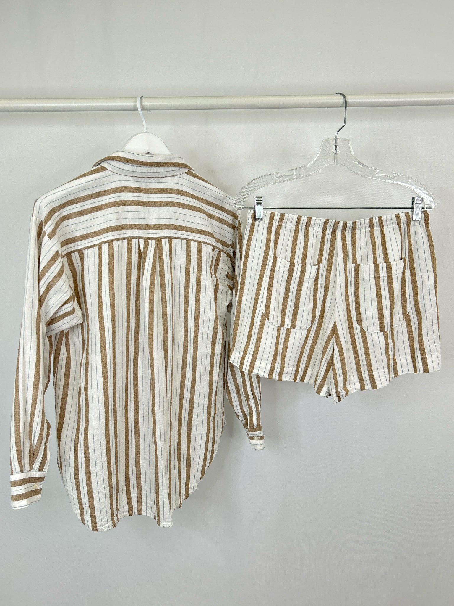 LOFT Size S WHITE AND BEIGE Women 2-Piece w/shorts