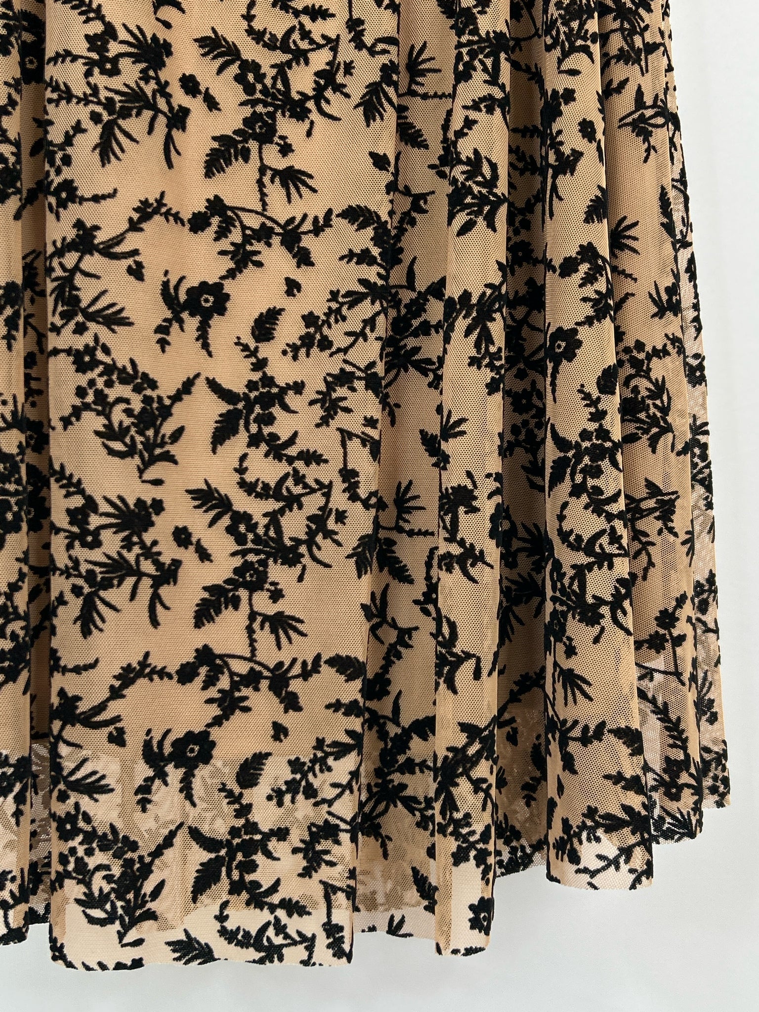 VINCE CAMUTO Size S Nude and Black Women Skirt