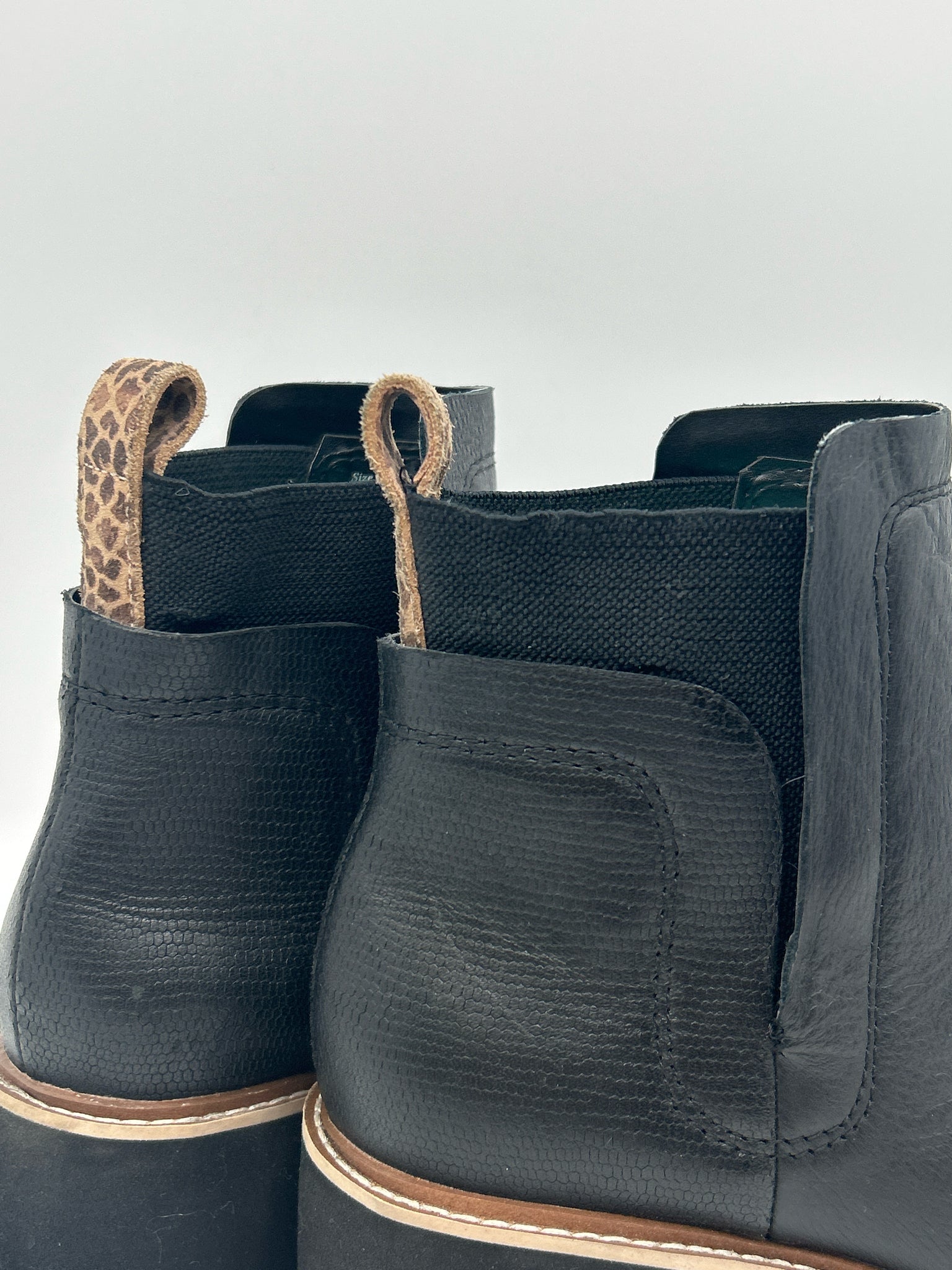 DOLCE VITA Size 9.5 Black Women Booties