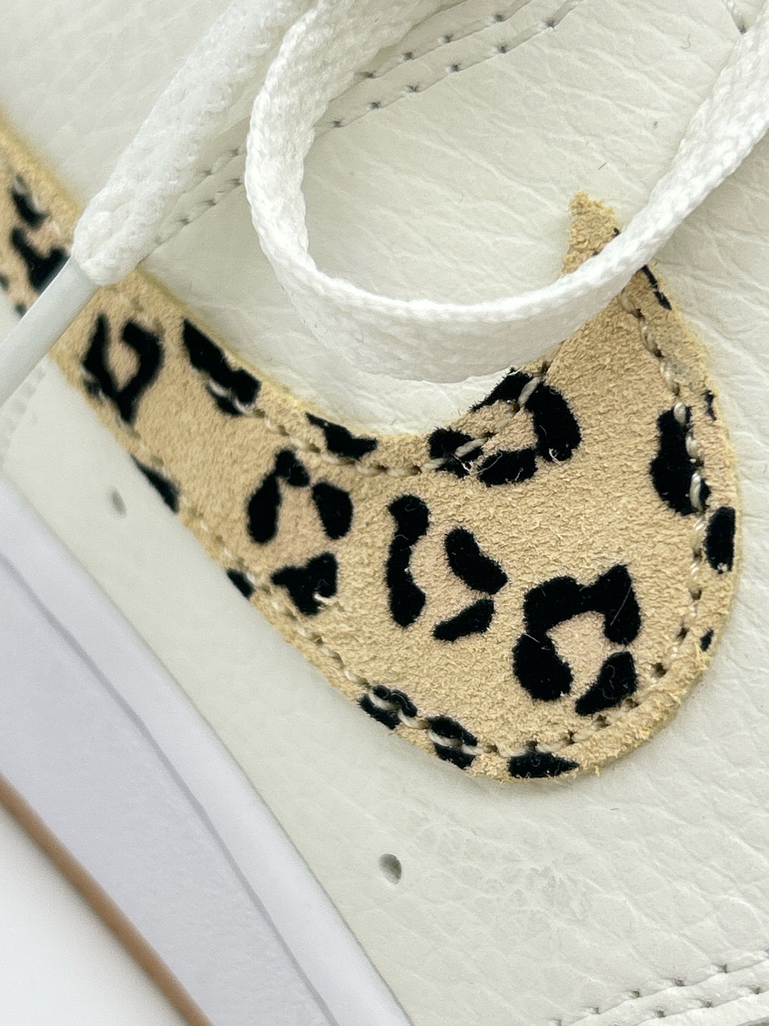 NIKE Size 8 Ivory and White Women Sneakers