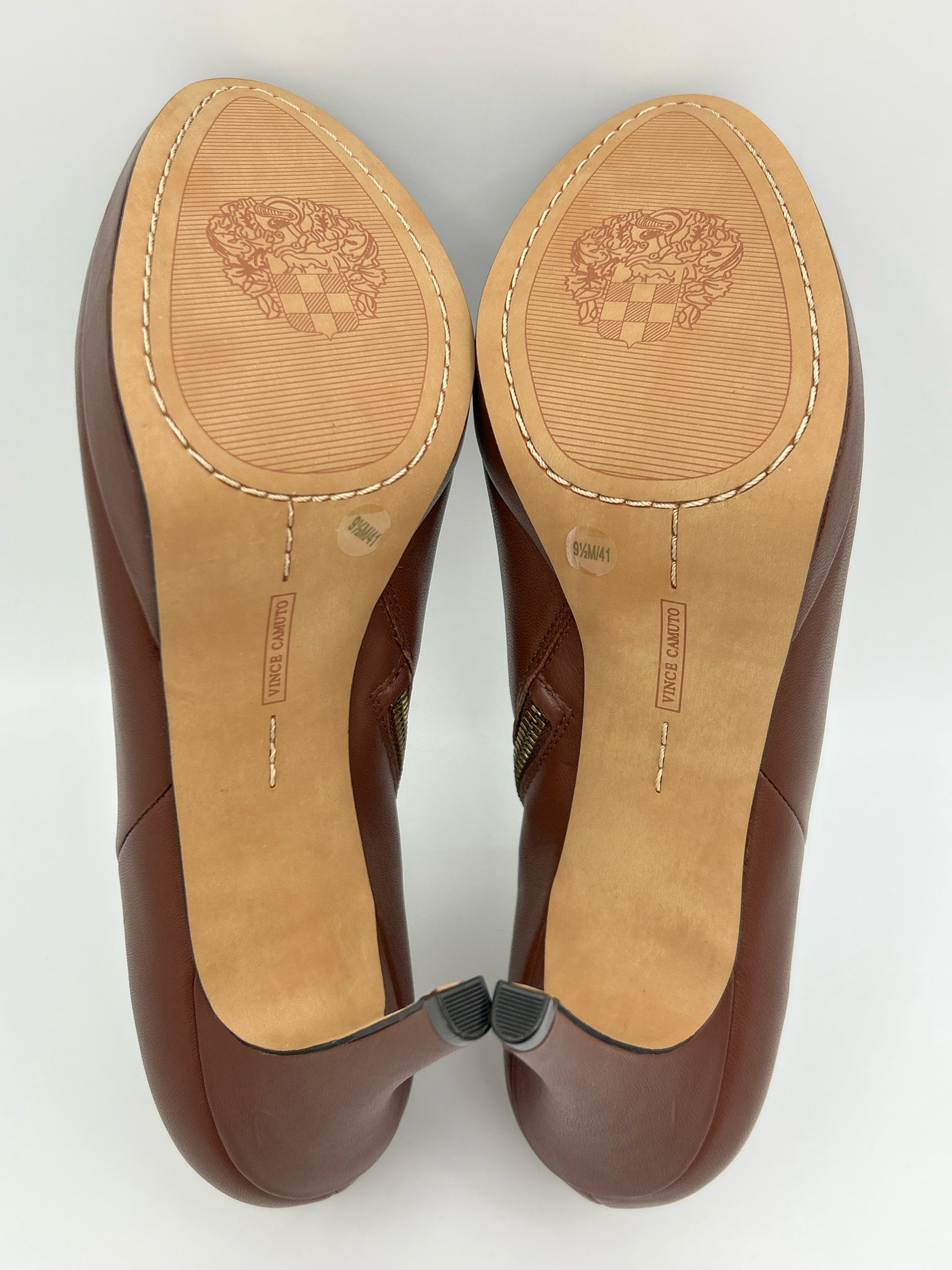 VINCE CAMUTO Size 9.5M COGNAC Women Booties