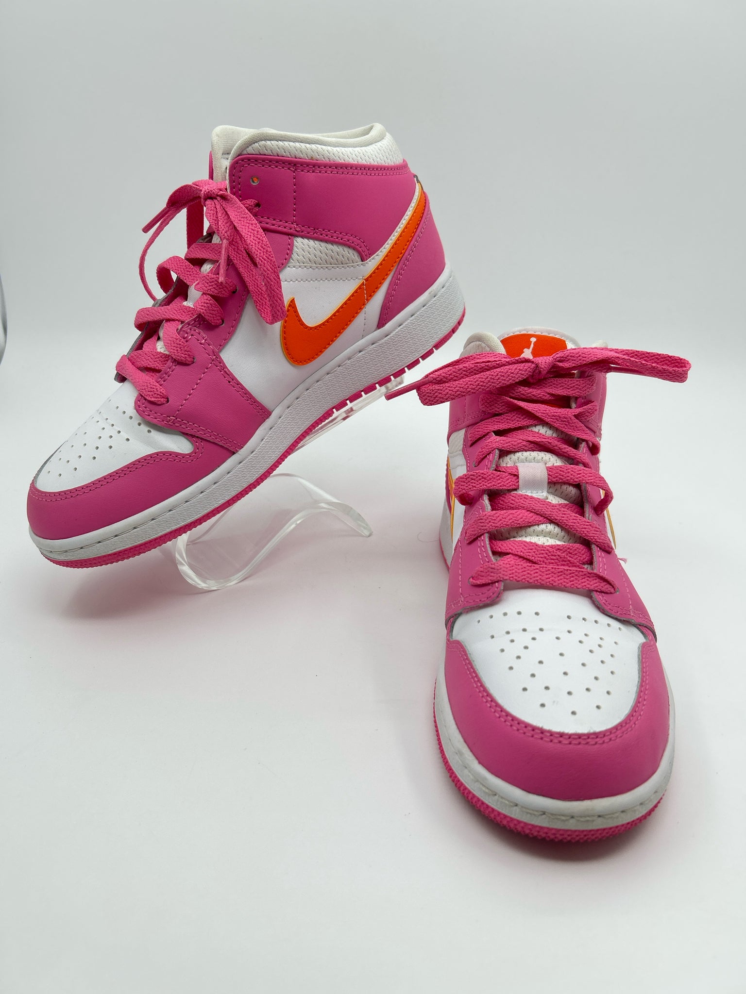 NIKE Size 7 PINK AND WHITE Women Sneakers