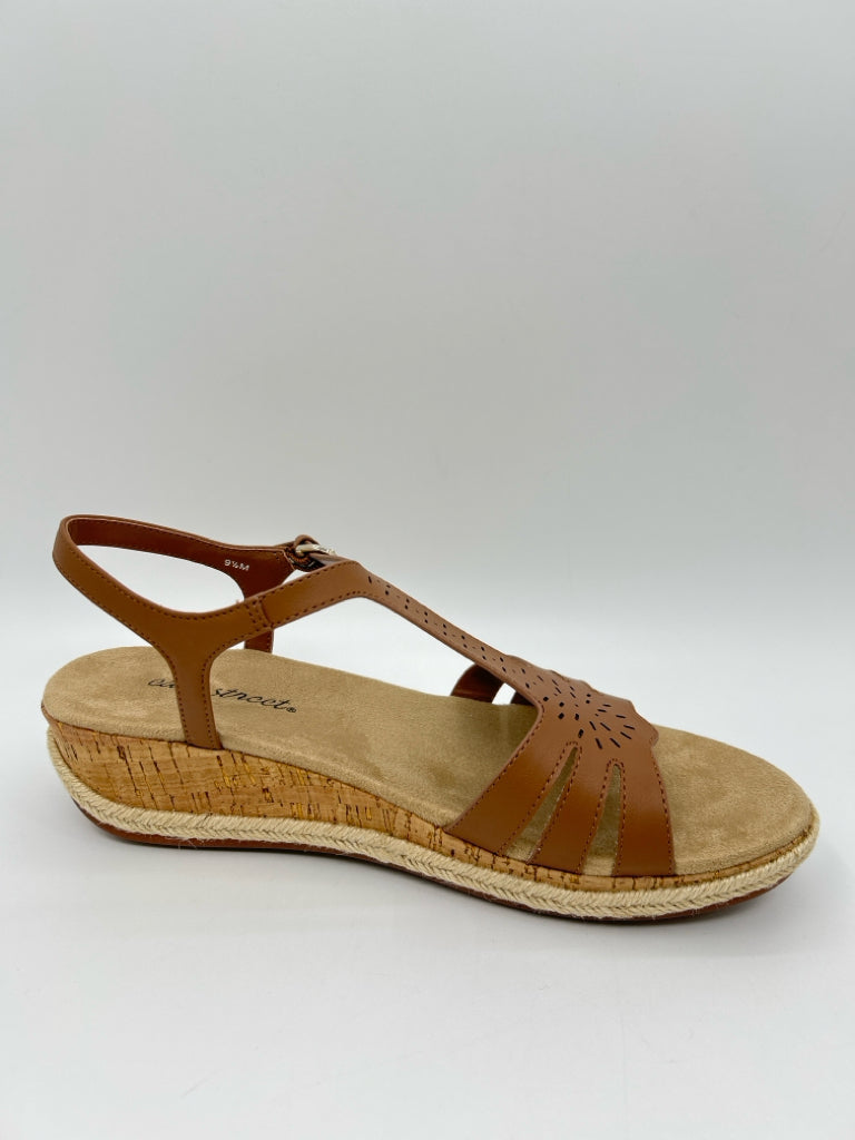 EASY STREET Size 9.5M Tan Women's Sandal