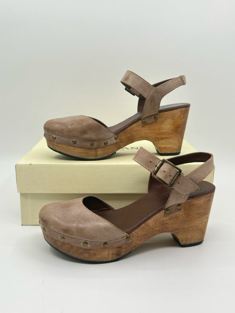 CORDANI Women Size 38 Taupe Clogs