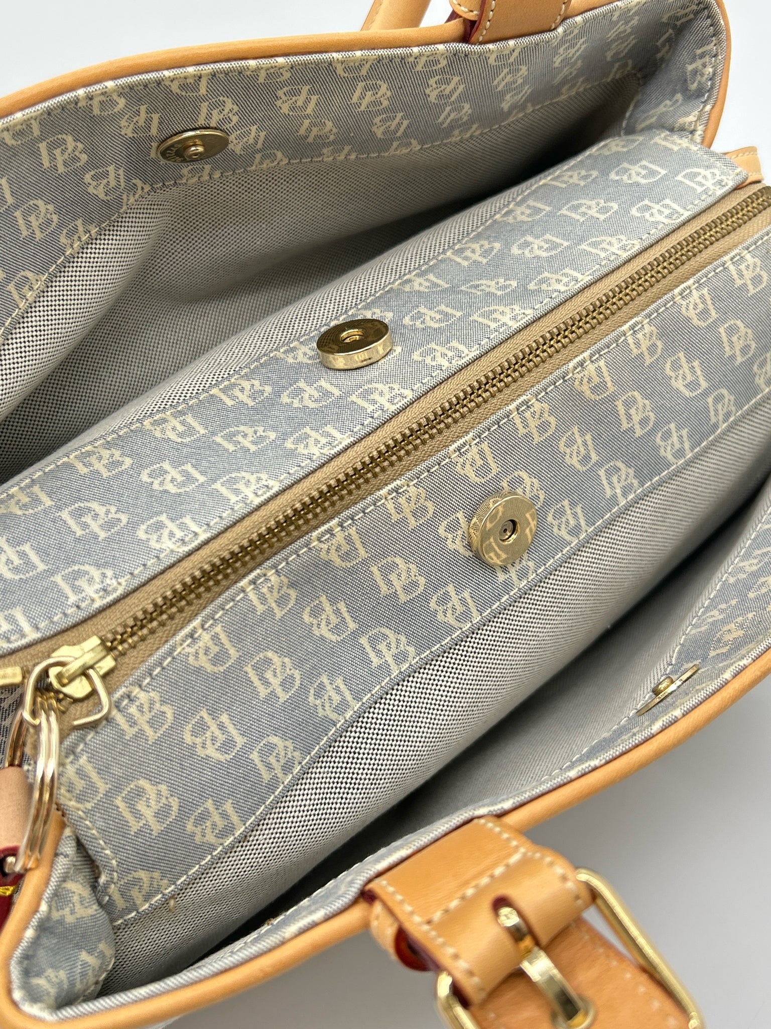 DOONEY & BOURKE GRAY AND WHITE Women Purse